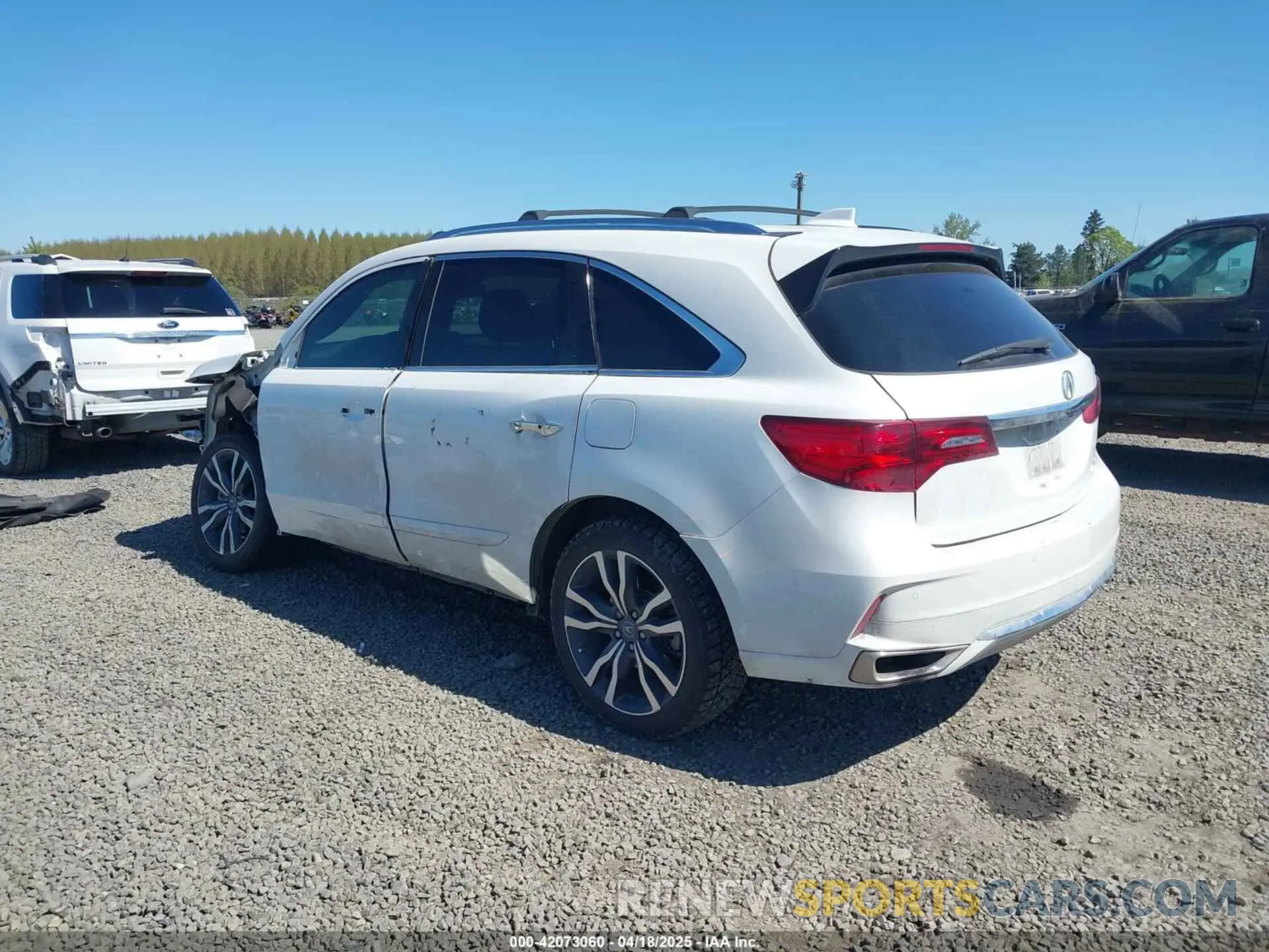 3 Photograph of a damaged car 5J8YD4H84LL028655 ACURA MDX 2020