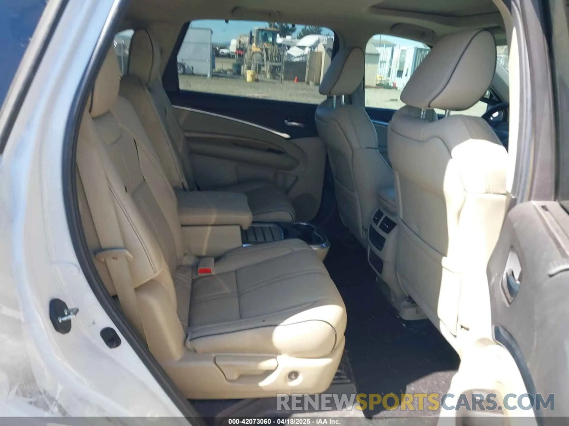 8 Photograph of a damaged car 5J8YD4H84LL028655 ACURA MDX 2020