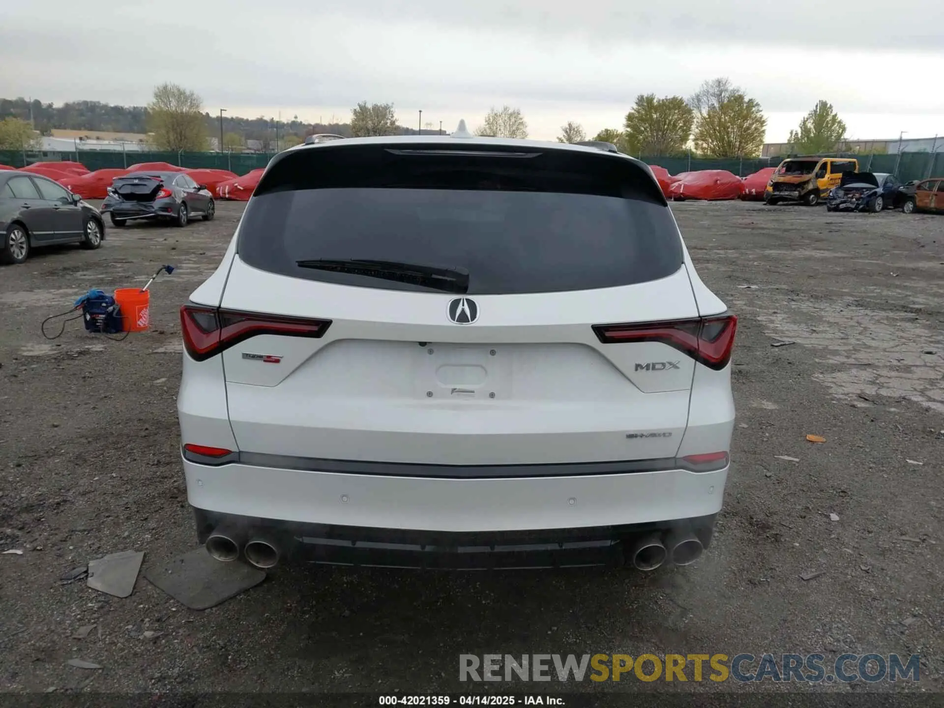 17 Photograph of a damaged car 5J8YD8H82NL001478 ACURA MDX 2022