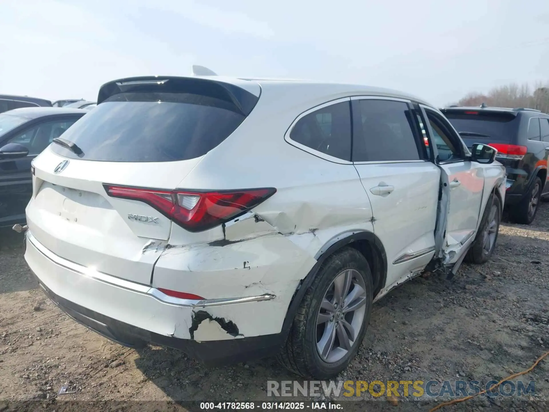 4 Photograph of a damaged car 5J8YD9H31NL000493 ACURA MDX 2022