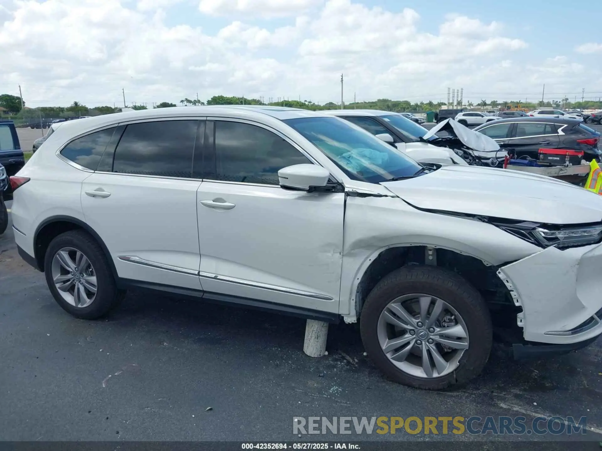 13 Photograph of a damaged car 5J8YD9H33NL009924 ACURA MDX 2022