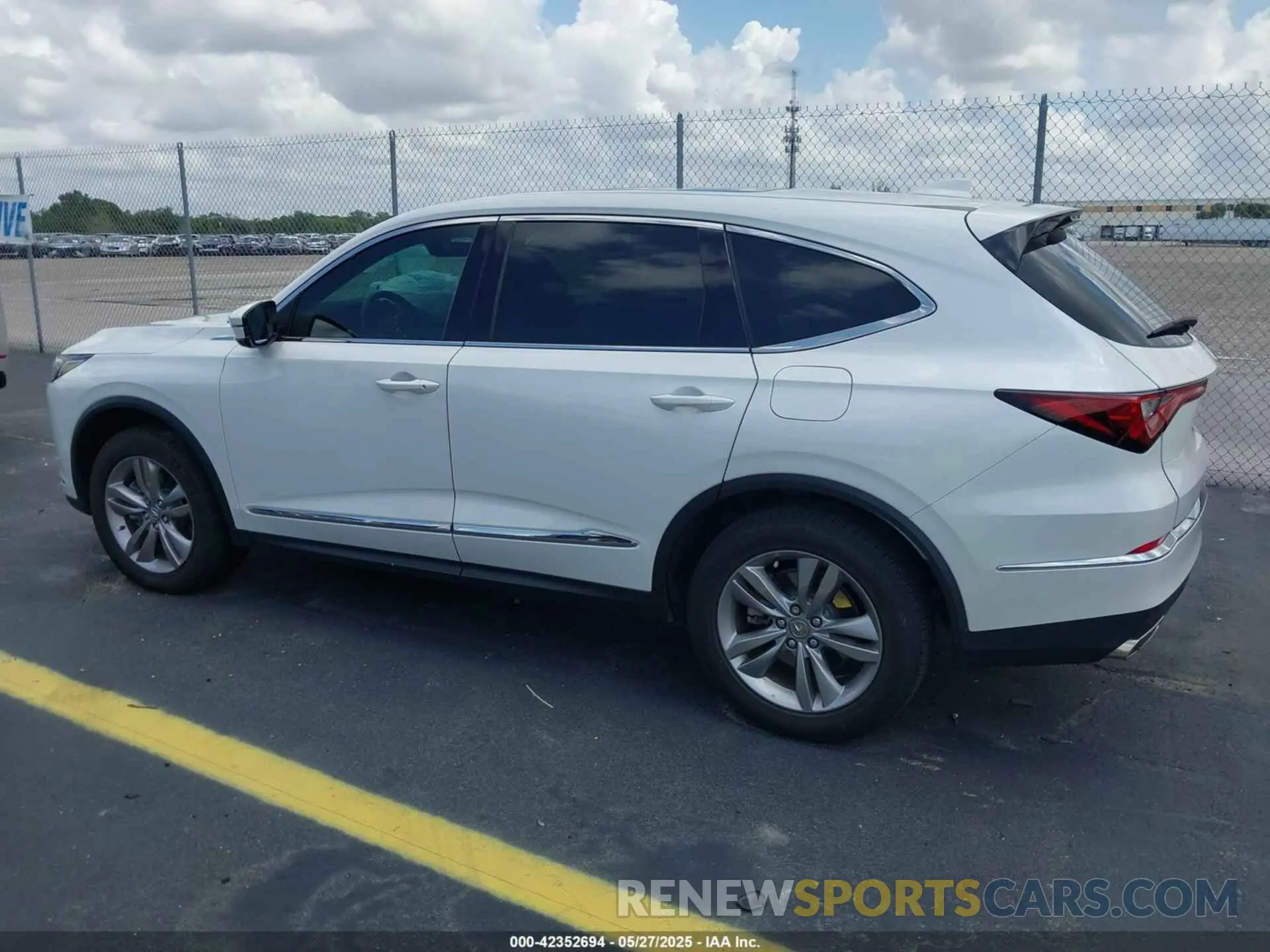 14 Photograph of a damaged car 5J8YD9H33NL009924 ACURA MDX 2022