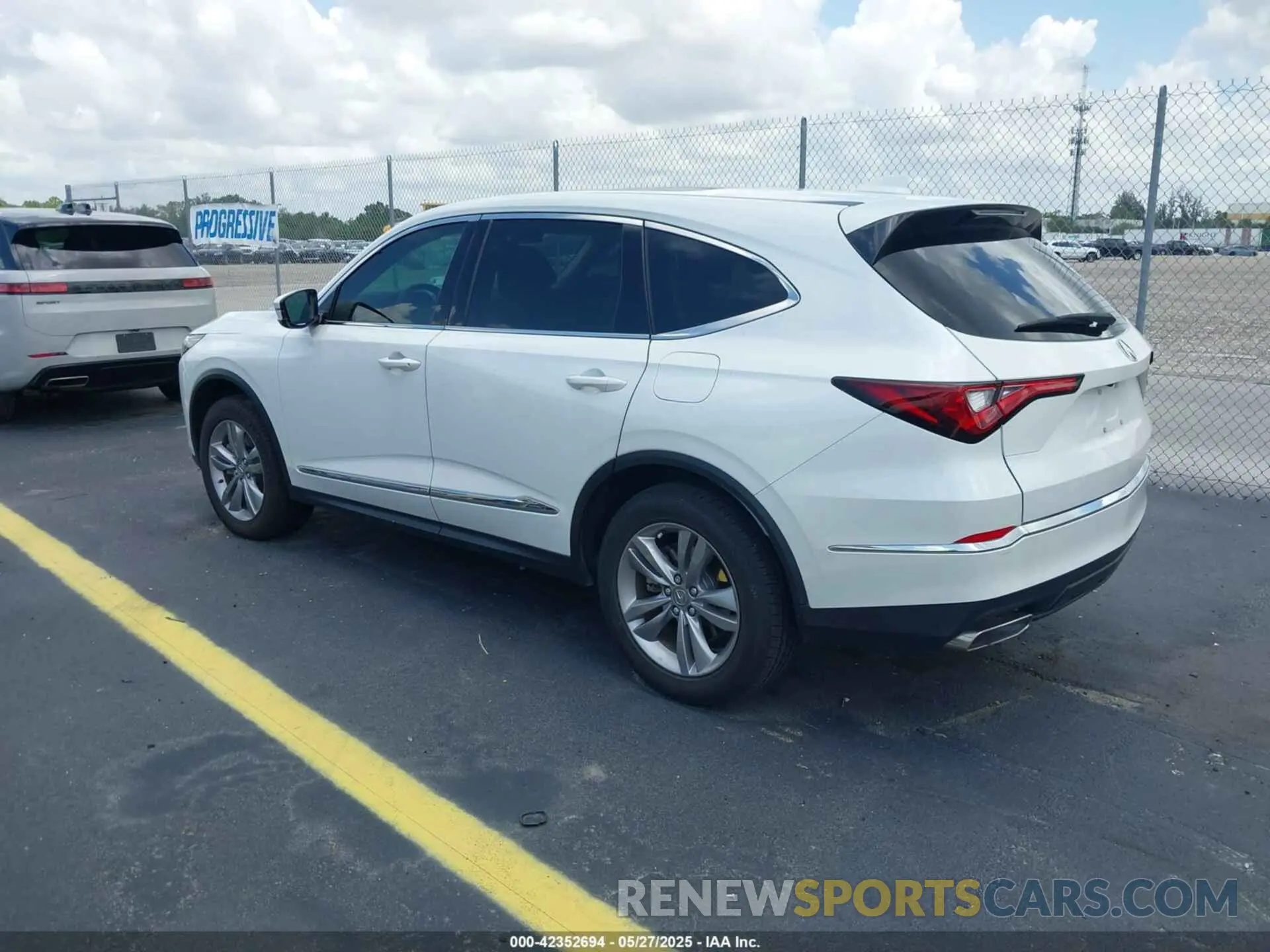 3 Photograph of a damaged car 5J8YD9H33NL009924 ACURA MDX 2022