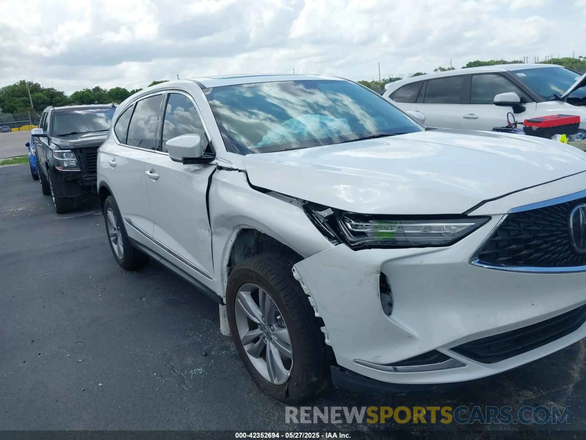 6 Photograph of a damaged car 5J8YD9H33NL009924 ACURA MDX 2022