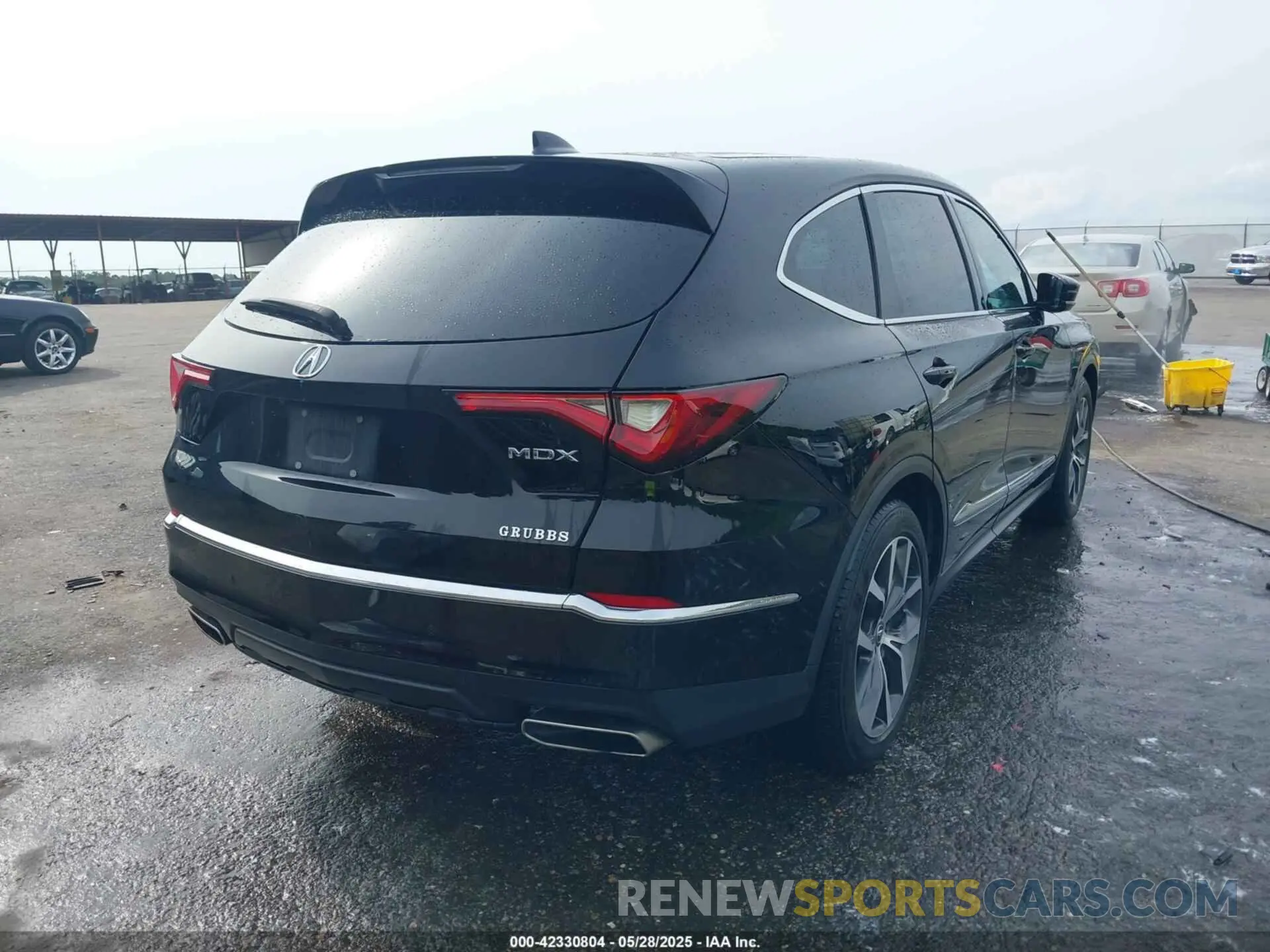 4 Photograph of a damaged car 5J8YD9H40NL003233 ACURA MDX 2022