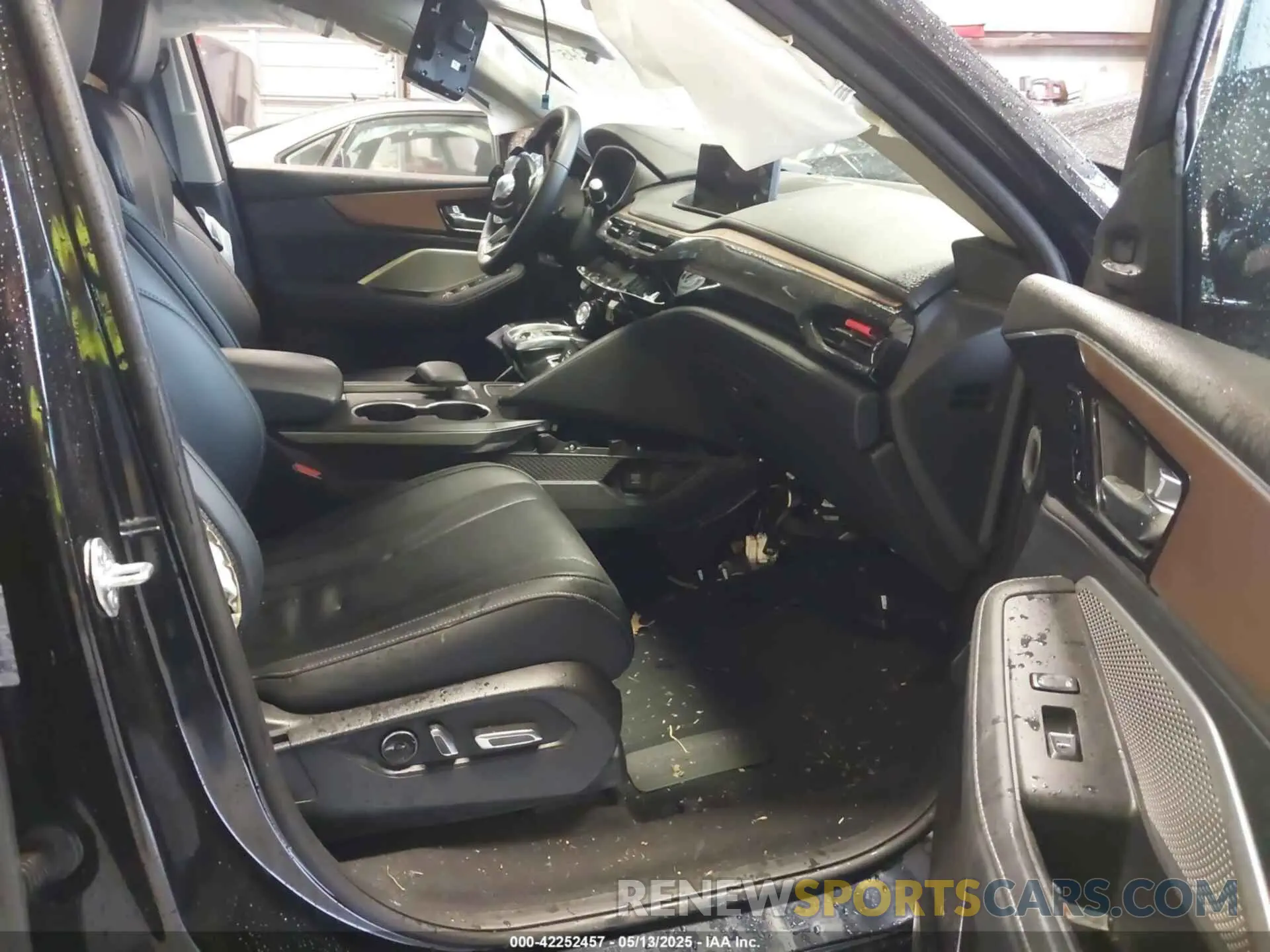 5 Photograph of a damaged car 5J8YD9H40NL011459 ACURA MDX 2022
