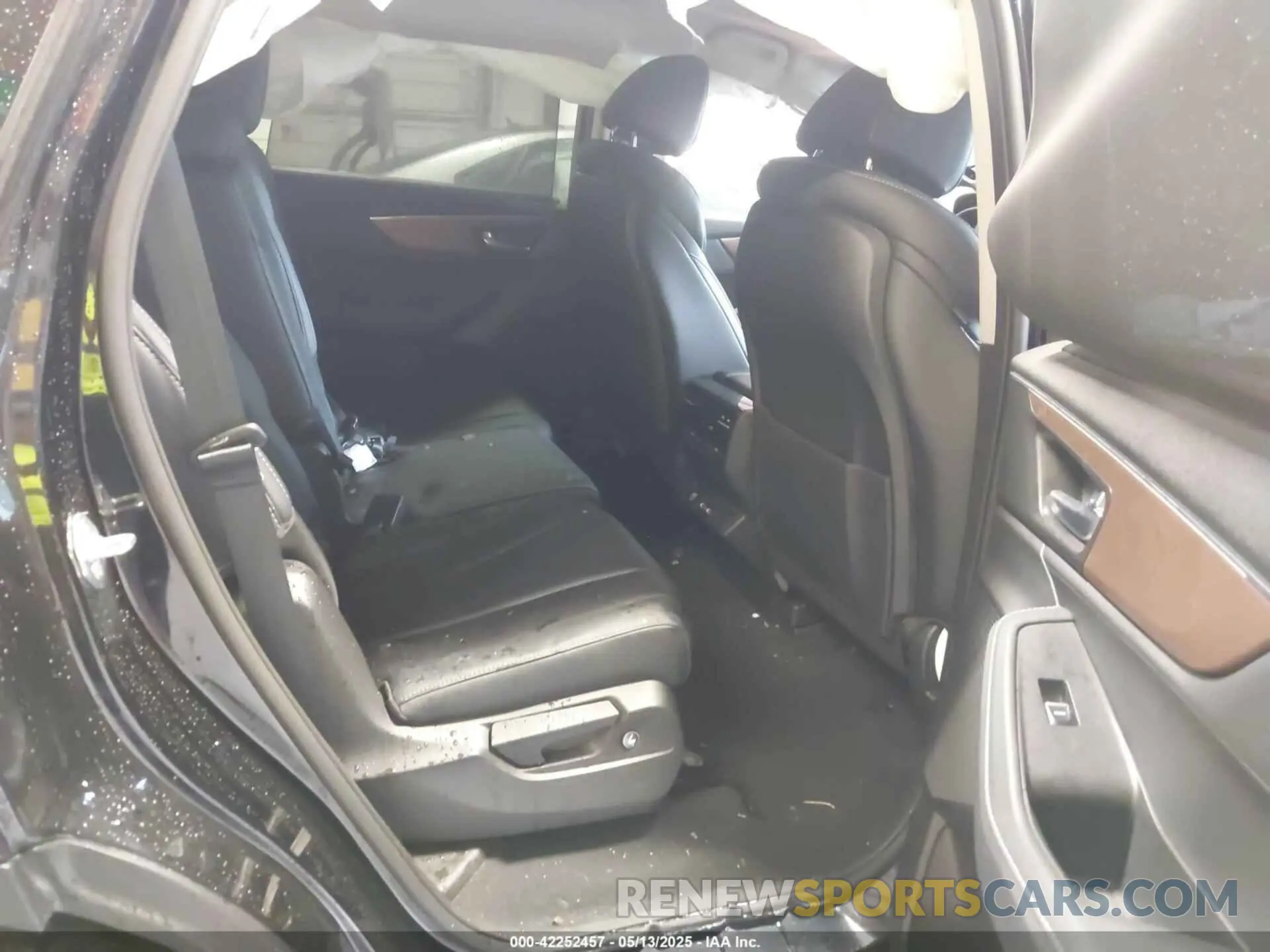 8 Photograph of a damaged car 5J8YD9H40NL011459 ACURA MDX 2022