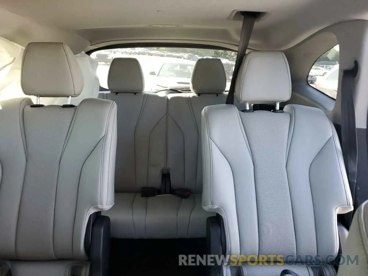 10 Photograph of a damaged car 5J8YD9H41NL001586 ACURA MDX 2022