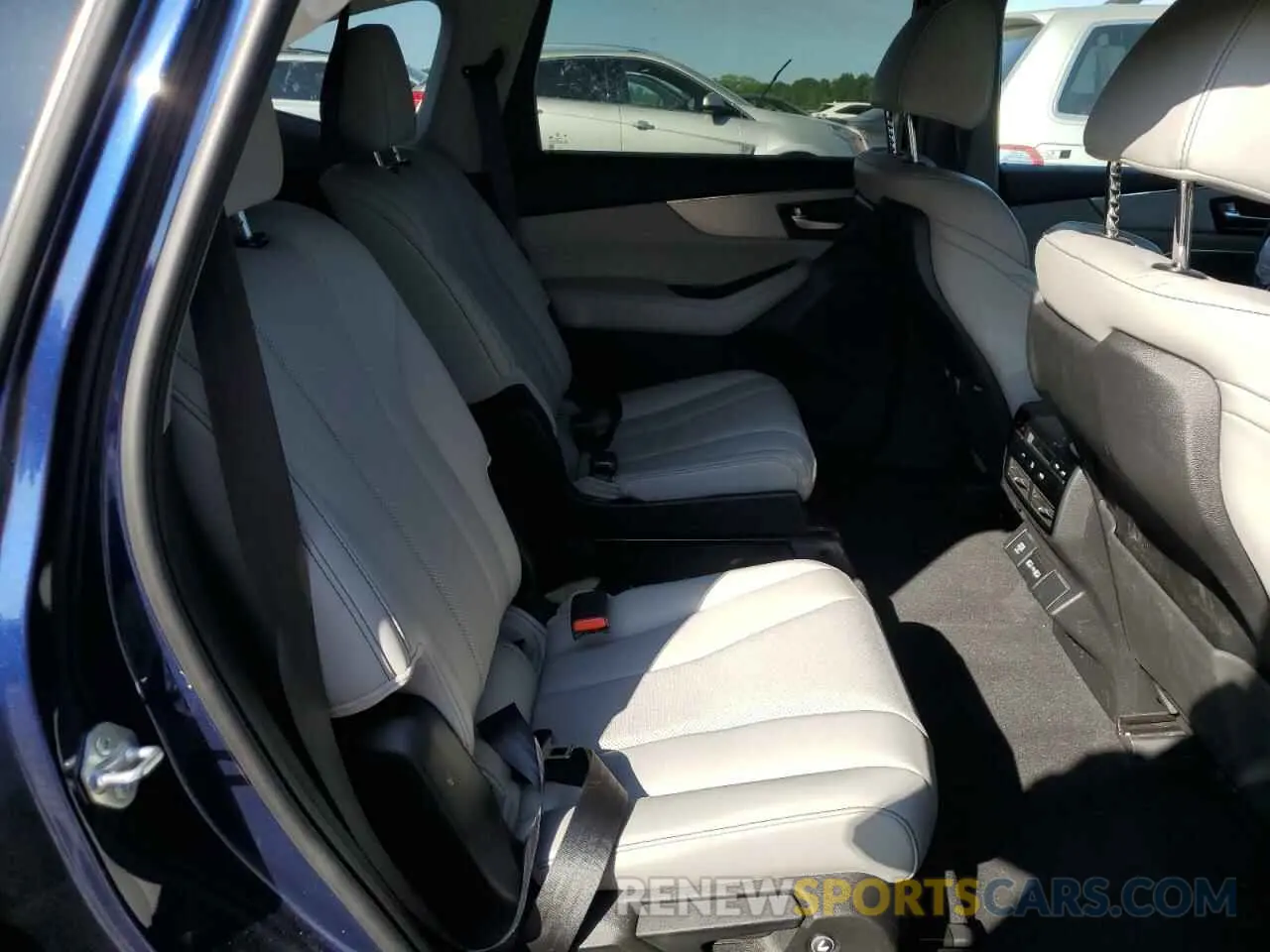 11 Photograph of a damaged car 5J8YD9H41NL001586 ACURA MDX 2022