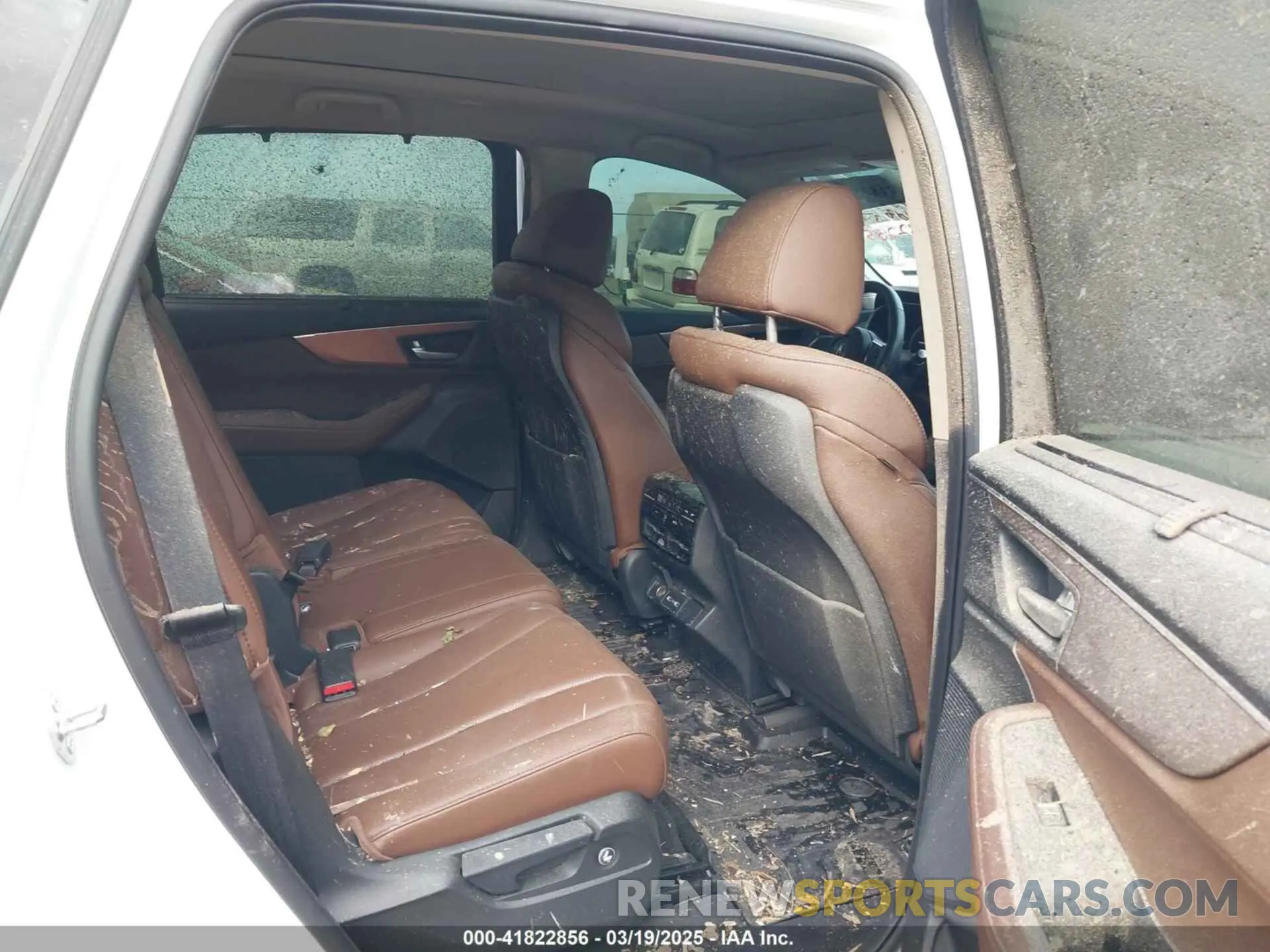 8 Photograph of a damaged car 5J8YD9H41NL012345 ACURA MDX 2022