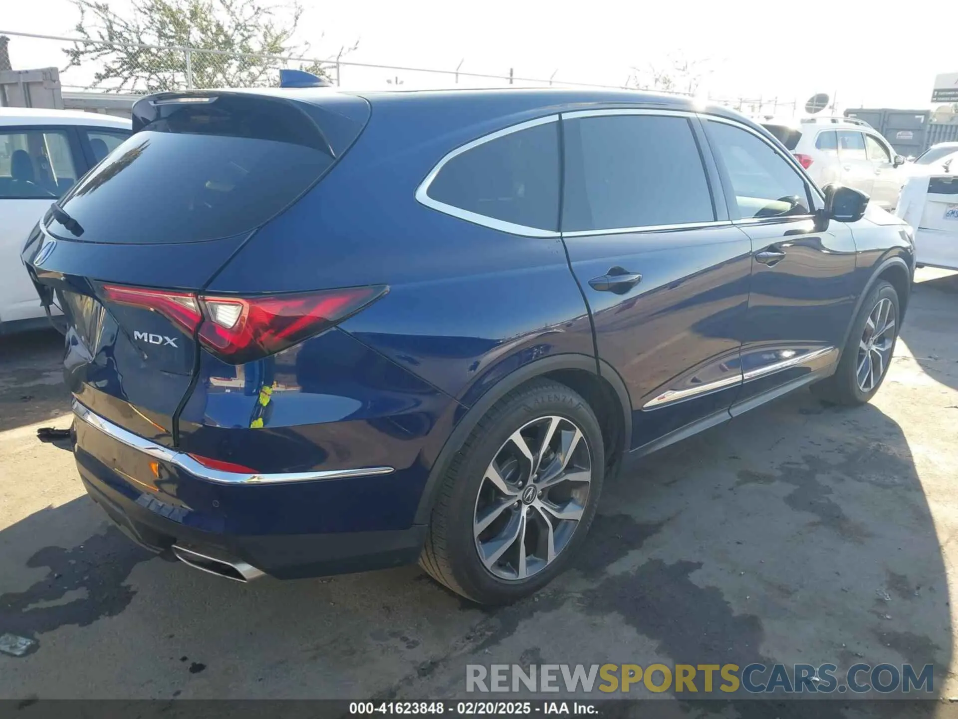 4 Photograph of a damaged car 5J8YD9H44NL007981 ACURA MDX 2022