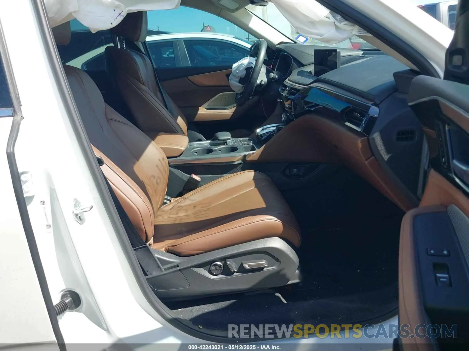 5 Photograph of a damaged car 5J8YD9H45NL011599 ACURA MDX 2022
