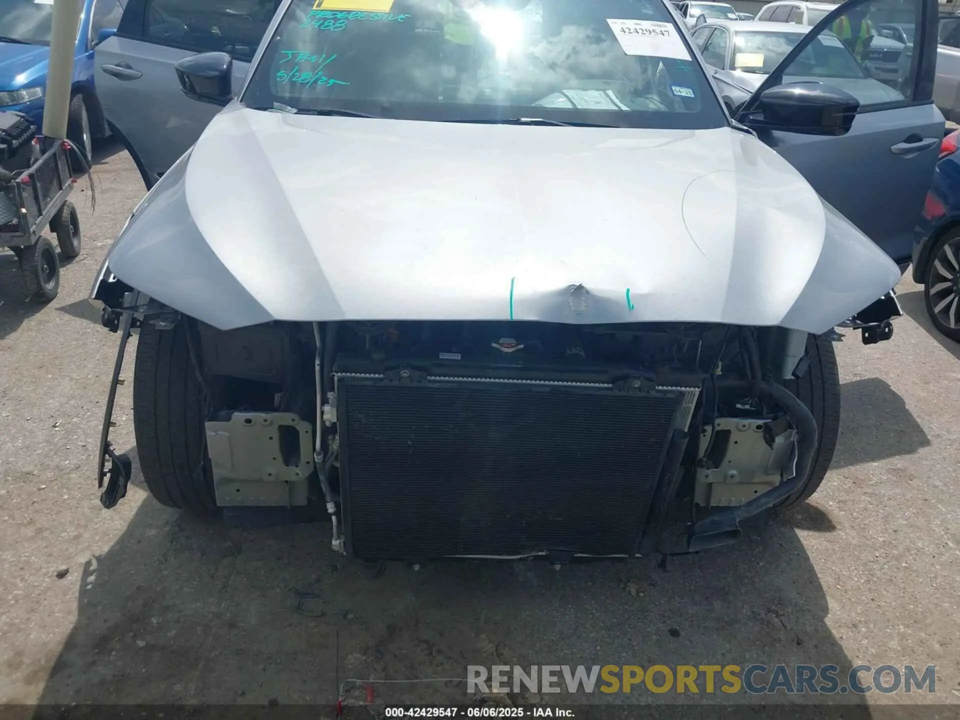 6 Photograph of a damaged car 5J8YE1H02NL005819 ACURA MDX 2022