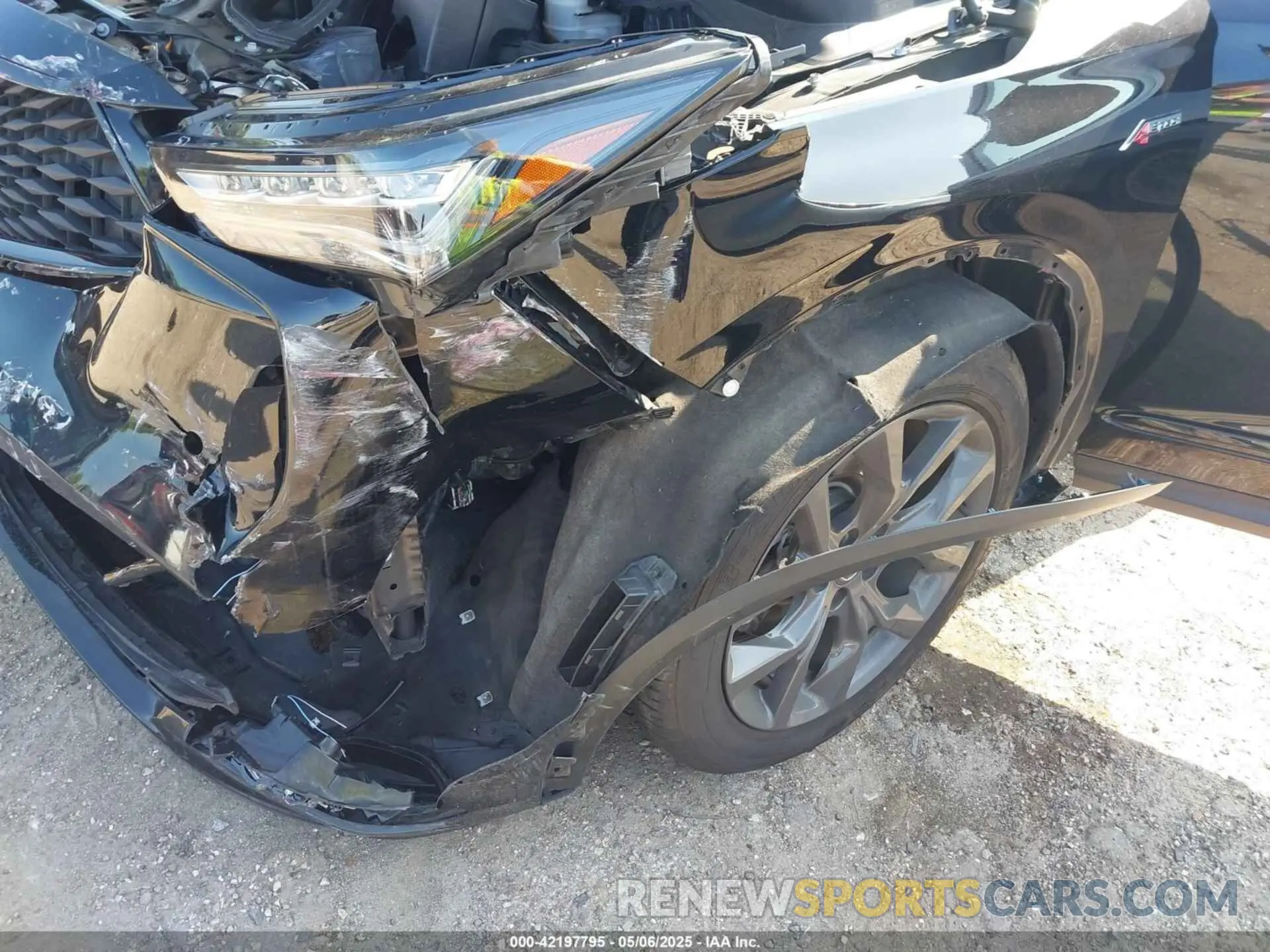 6 Photograph of a damaged car 5J8YE1H02NL044992 ACURA MDX 2022