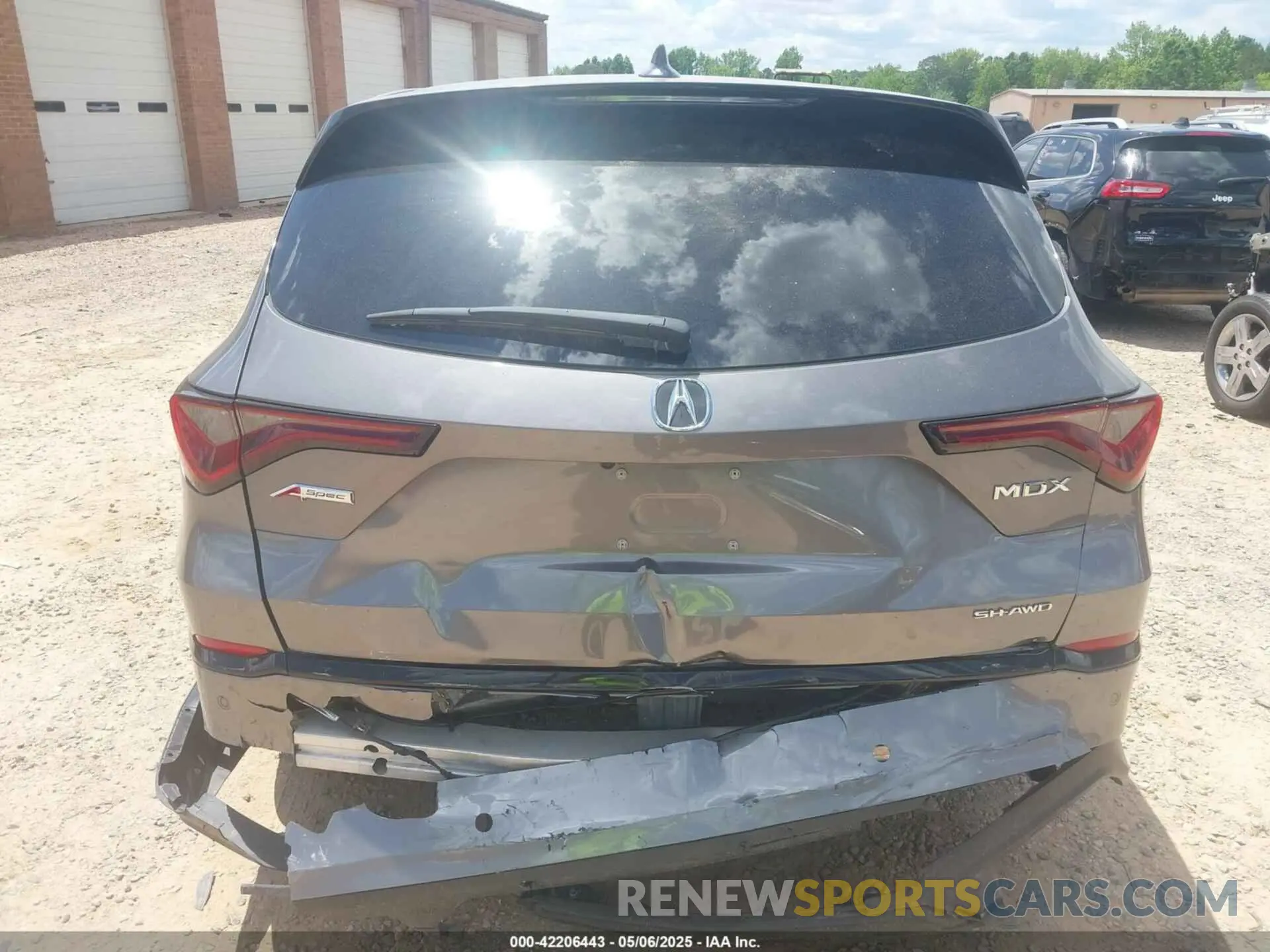 16 Photograph of a damaged car 5J8YE1H05NL018631 ACURA MDX 2022