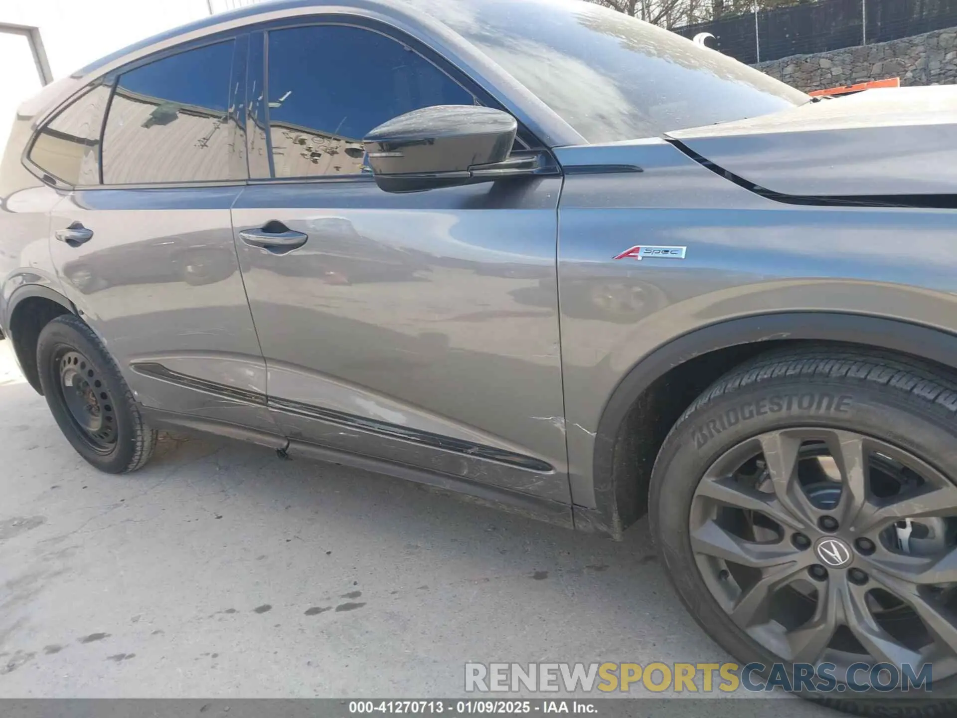 17 Photograph of a damaged car 5J8YE1H05NL029631 ACURA MDX 2022