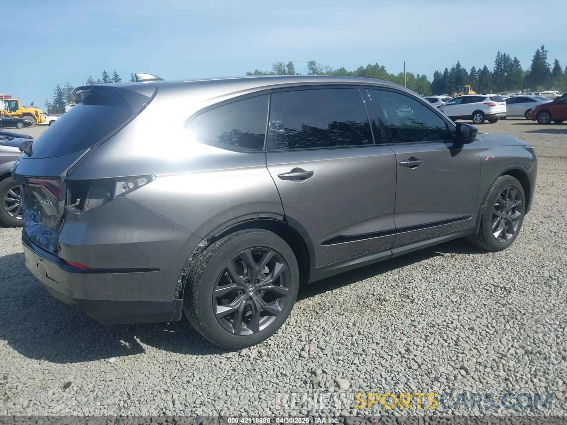 4 Photograph of a damaged car 5J8YE1H05NL044324 ACURA MDX 2022