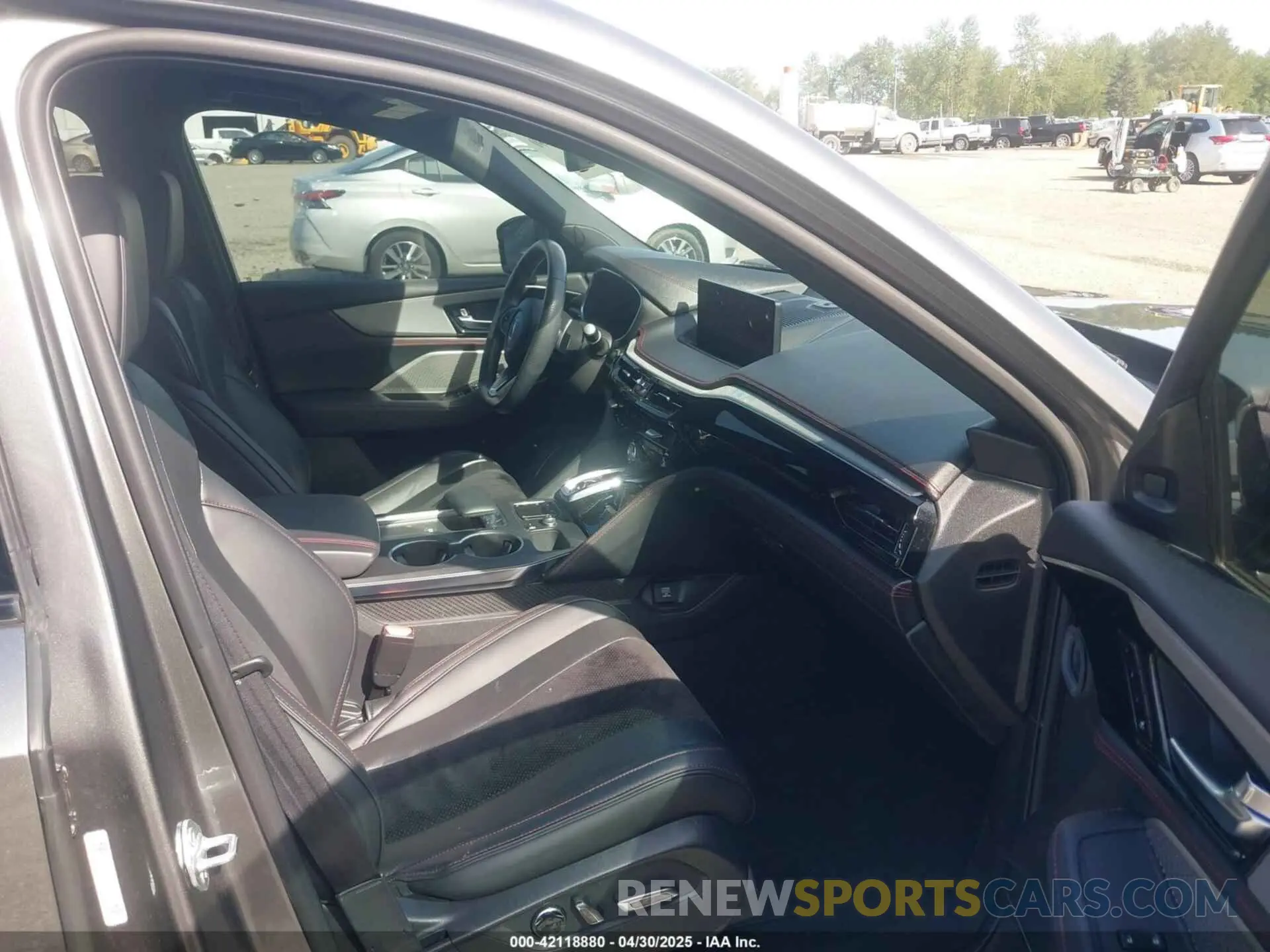 5 Photograph of a damaged car 5J8YE1H05NL044324 ACURA MDX 2022