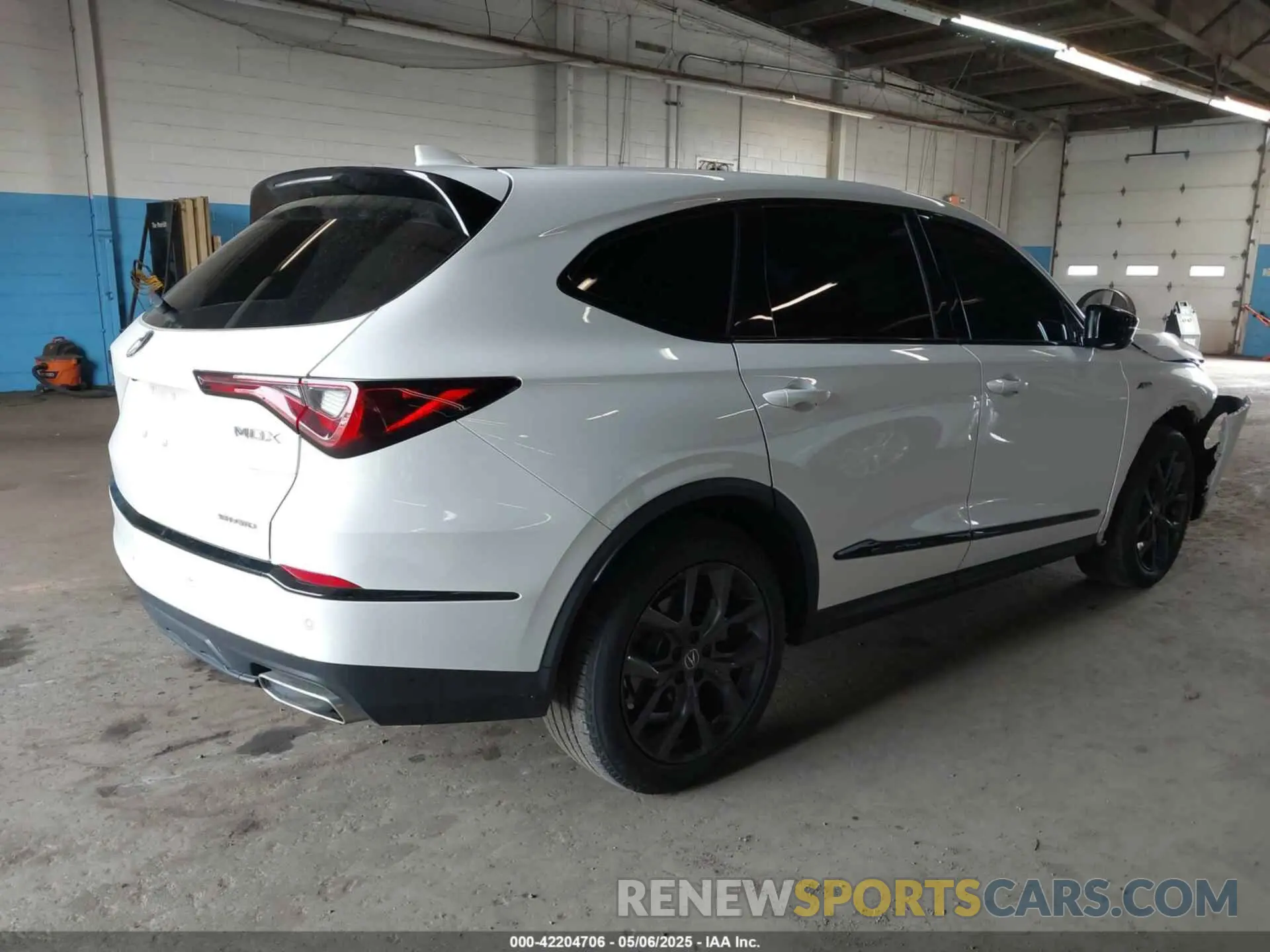 4 Photograph of a damaged car 5J8YE1H06NL038869 ACURA MDX 2022