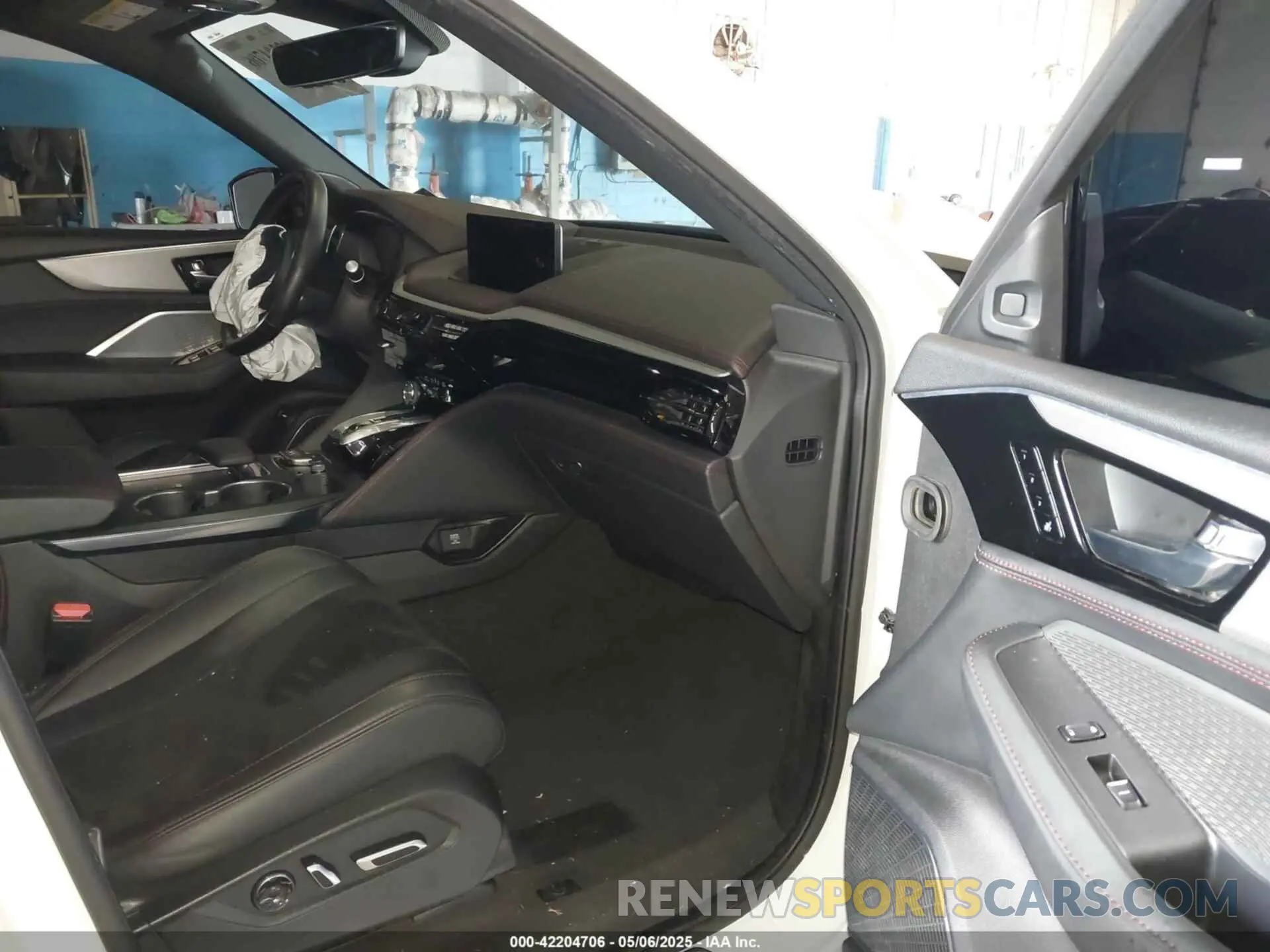 5 Photograph of a damaged car 5J8YE1H06NL038869 ACURA MDX 2022