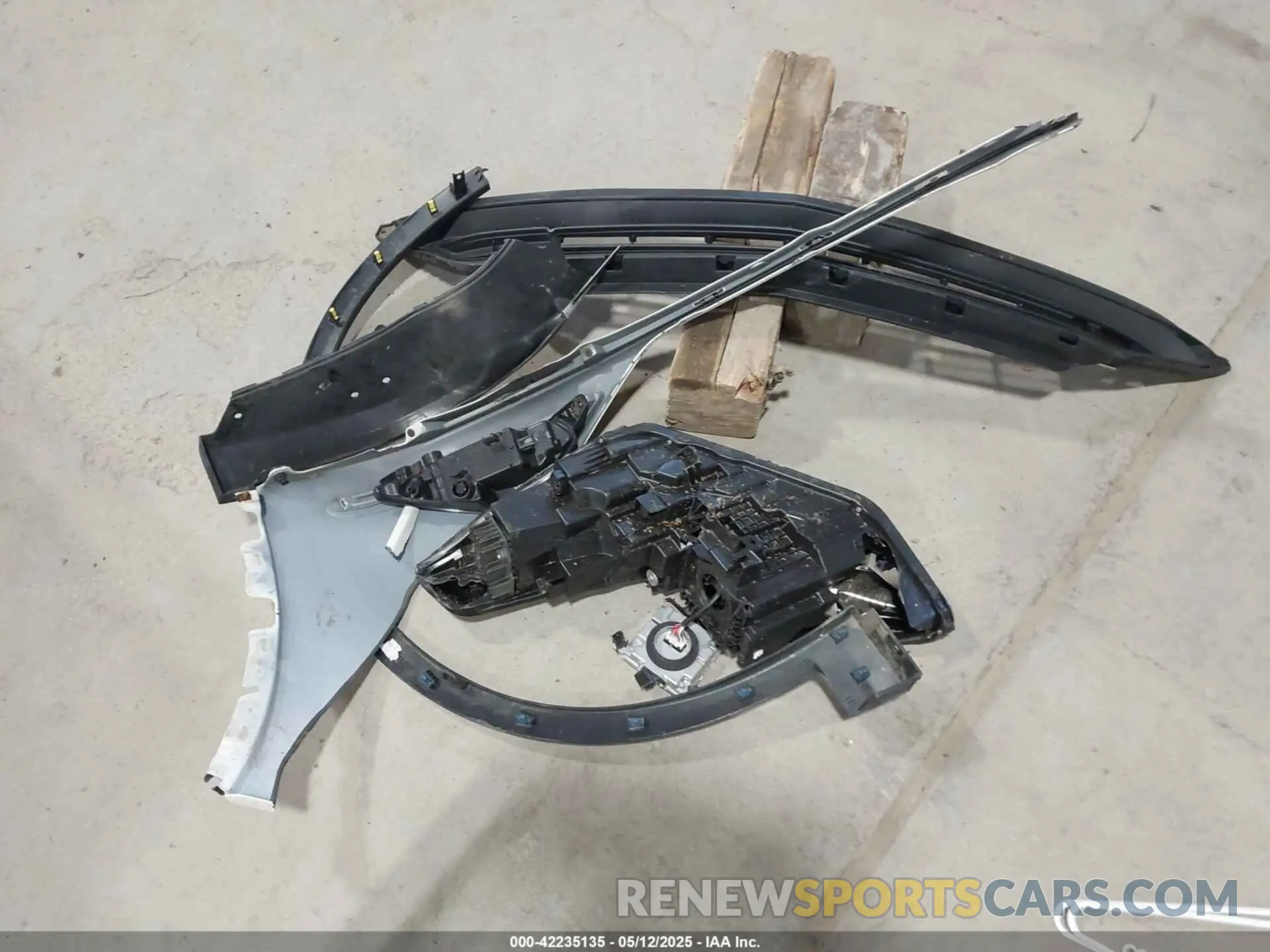 12 Photograph of a damaged car 5J8YE1H07NL033938 ACURA MDX 2022