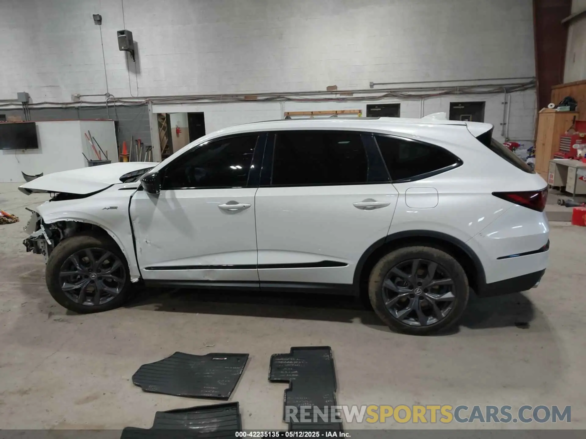15 Photograph of a damaged car 5J8YE1H07NL033938 ACURA MDX 2022