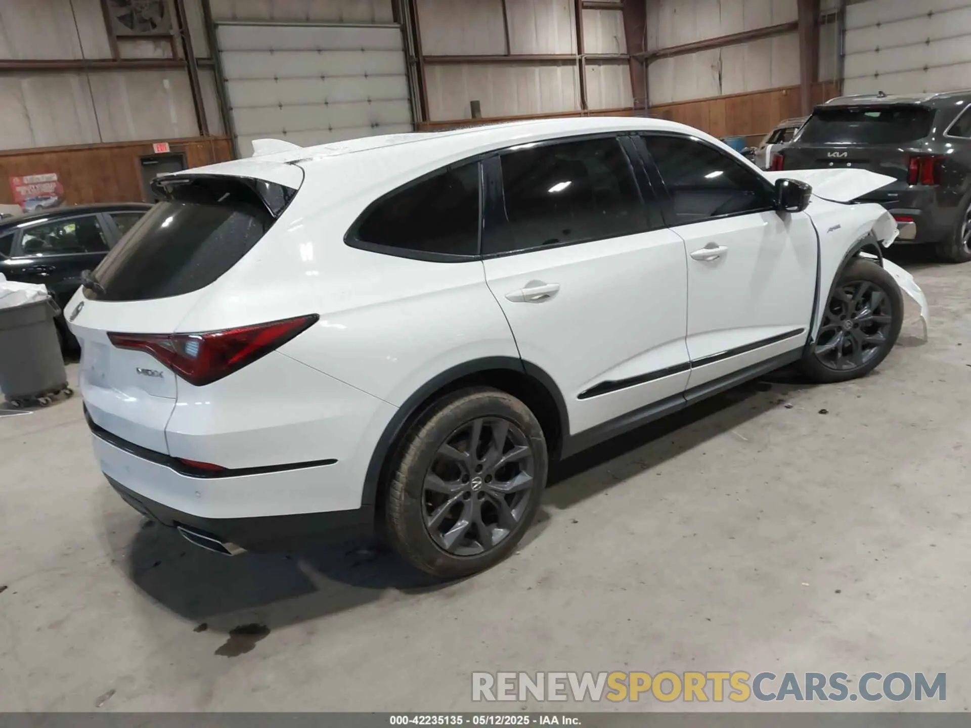 4 Photograph of a damaged car 5J8YE1H07NL033938 ACURA MDX 2022