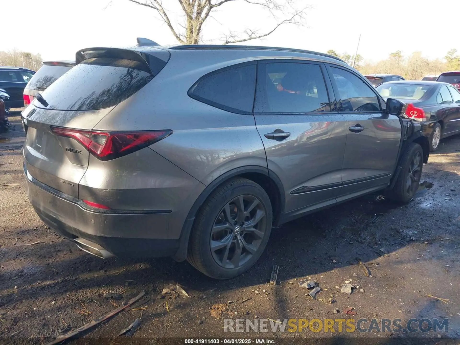 4 Photograph of a damaged car 5J8YE1H09NL035478 ACURA MDX 2022