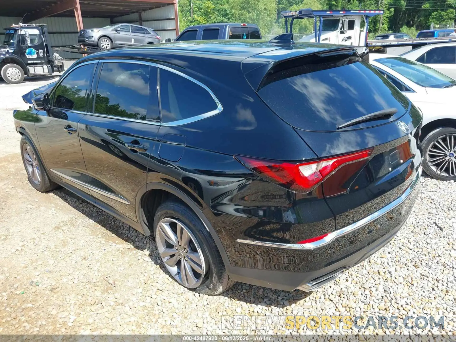3 Photograph of a damaged car 5J8YE1H30NL012827 ACURA MDX 2022