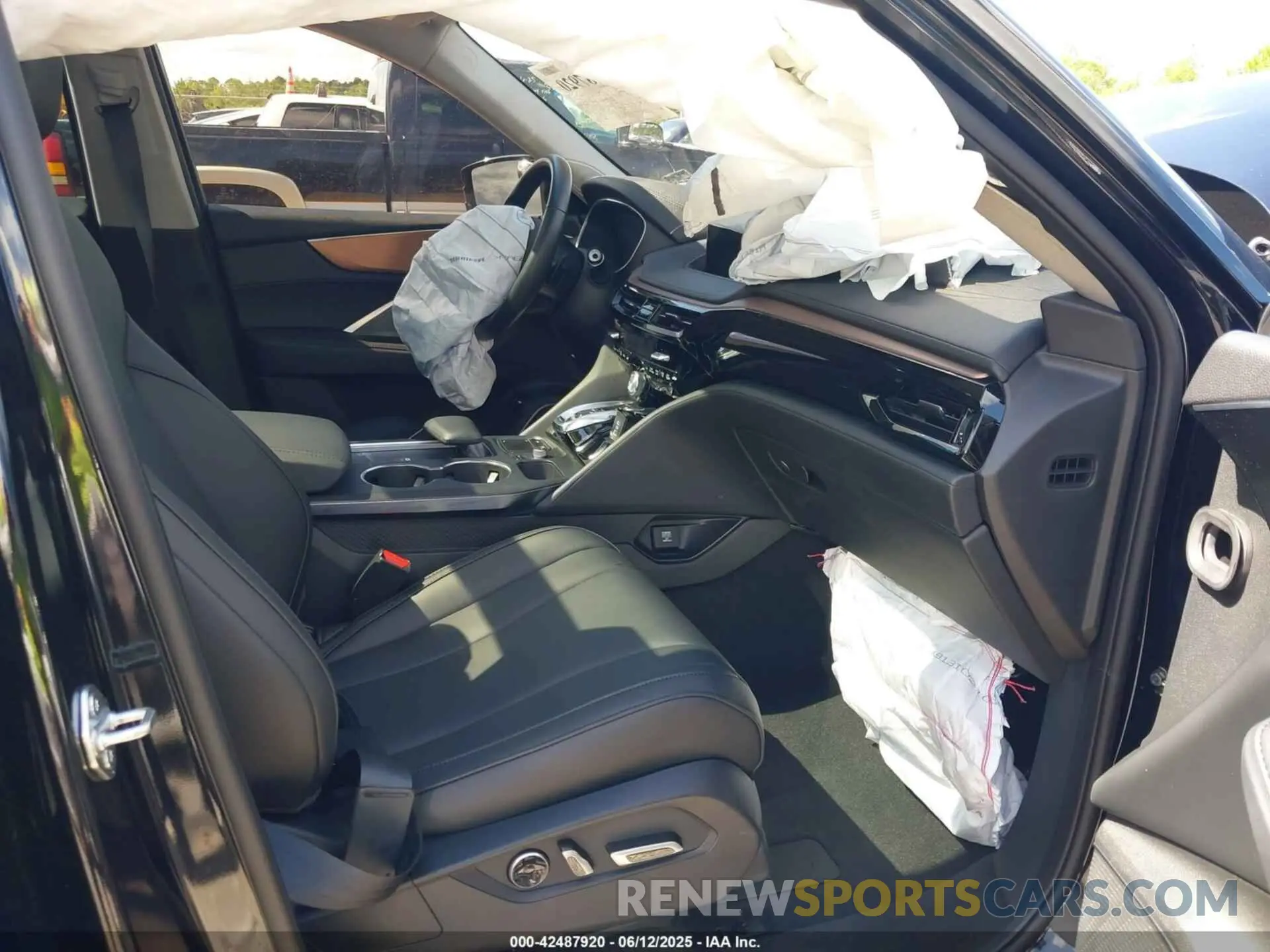 5 Photograph of a damaged car 5J8YE1H30NL012827 ACURA MDX 2022