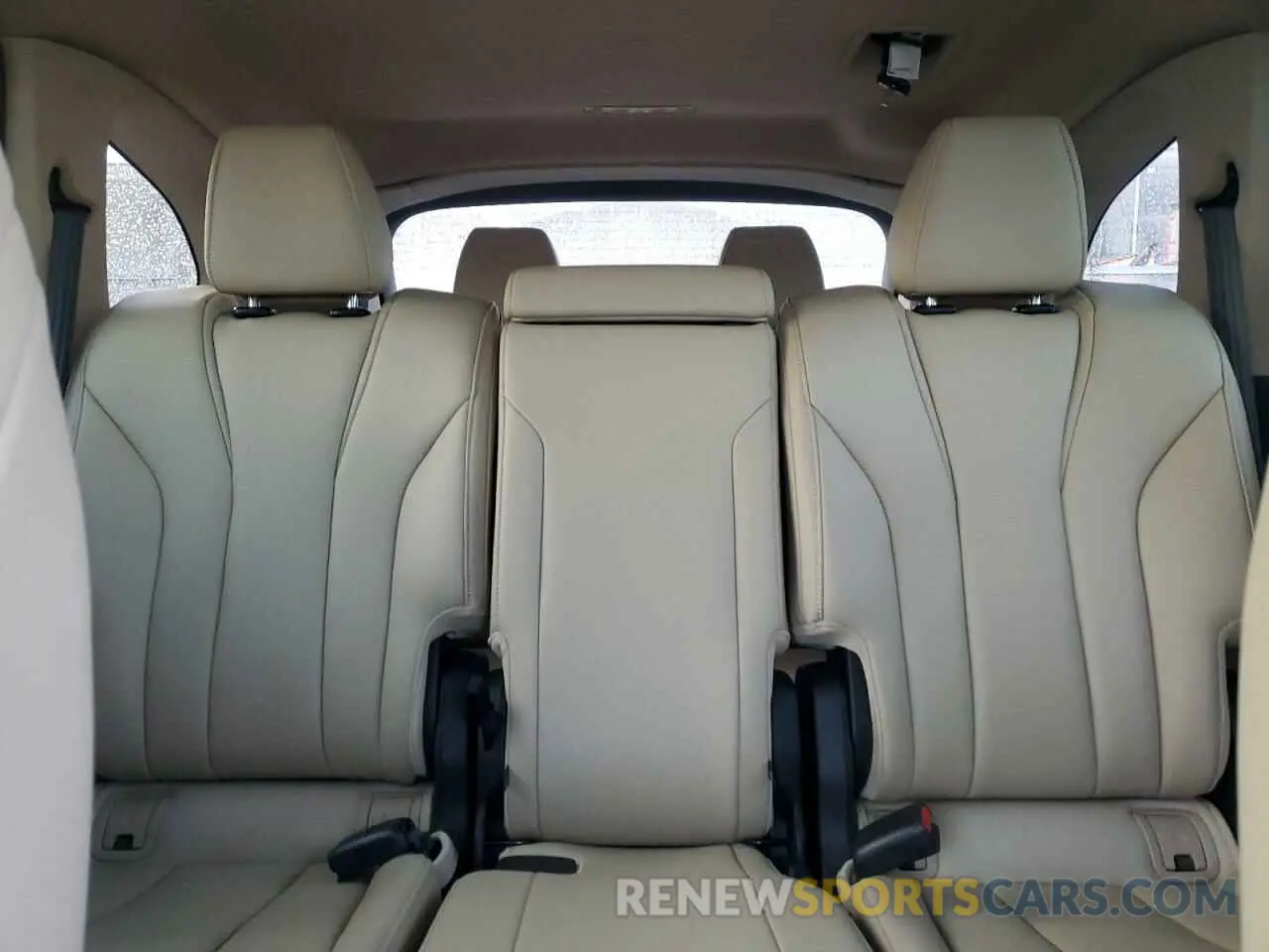 10 Photograph of a damaged car 5J8YE1H30NL022211 ACURA MDX 2022