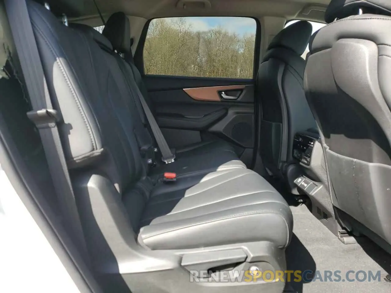 12 Photograph of a damaged car 5J8YE1H34NL001829 ACURA MDX 2022