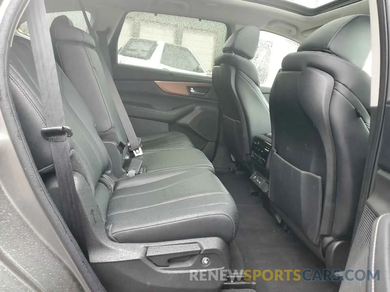 11 Photograph of a damaged car 5J8YE1H40NL009435 ACURA MDX 2022