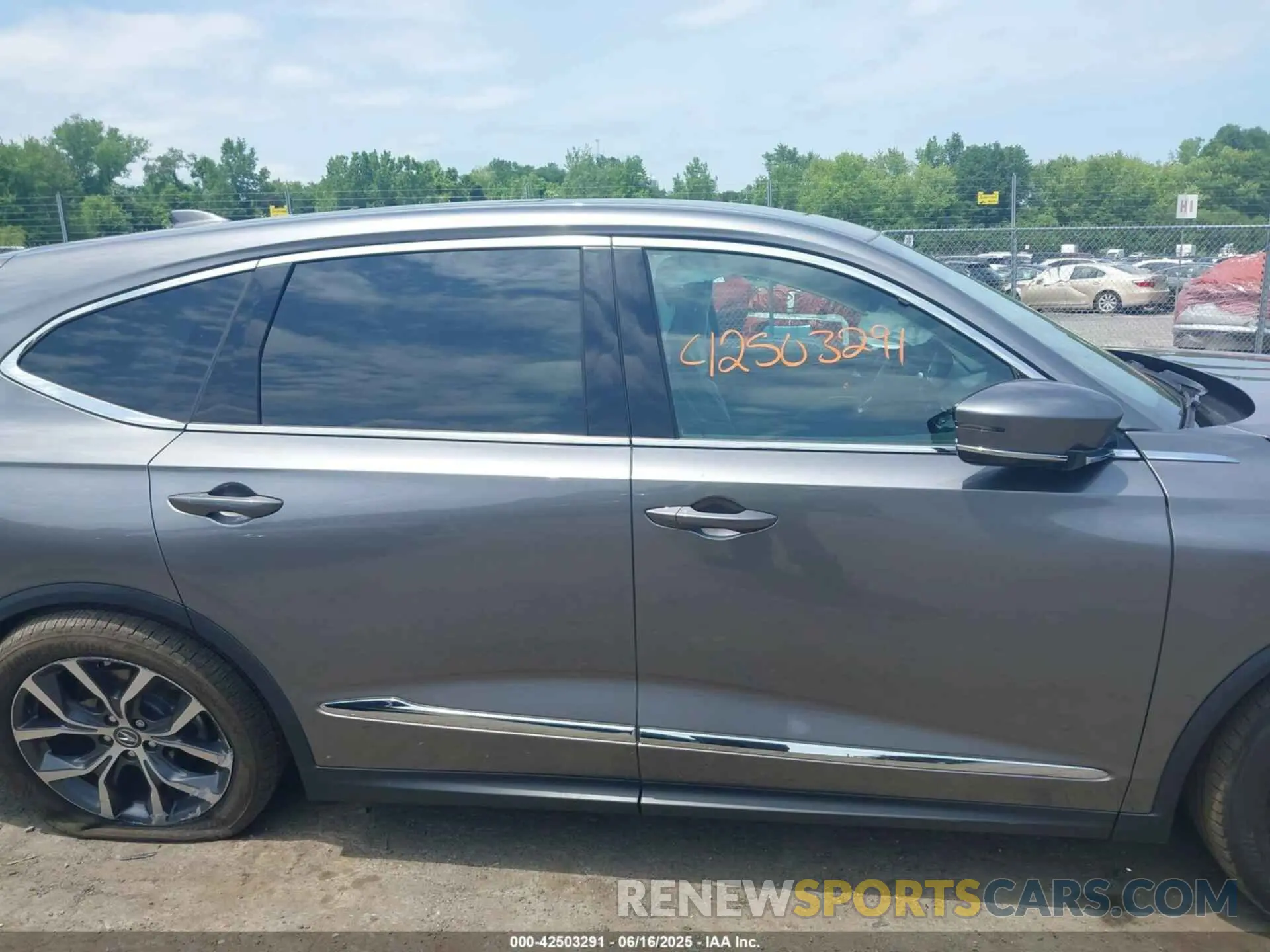 13 Photograph of a damaged car 5J8YE1H42NL025104 ACURA MDX 2022