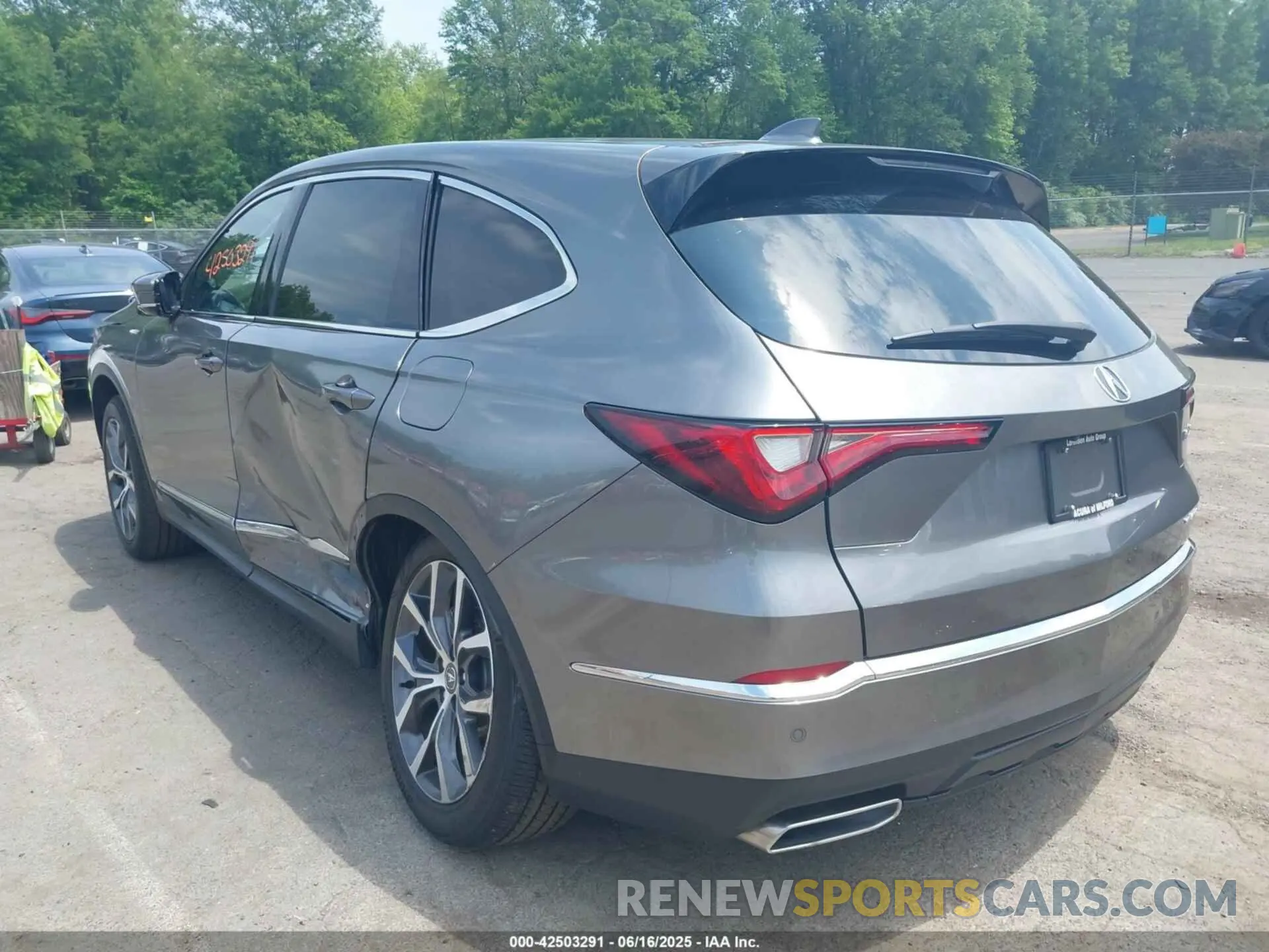 3 Photograph of a damaged car 5J8YE1H42NL025104 ACURA MDX 2022