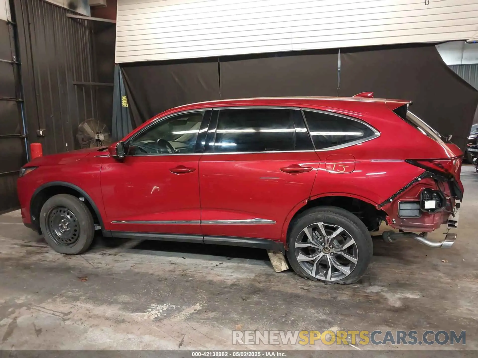 15 Photograph of a damaged car 5J8YE1H42NL039388 ACURA MDX 2022