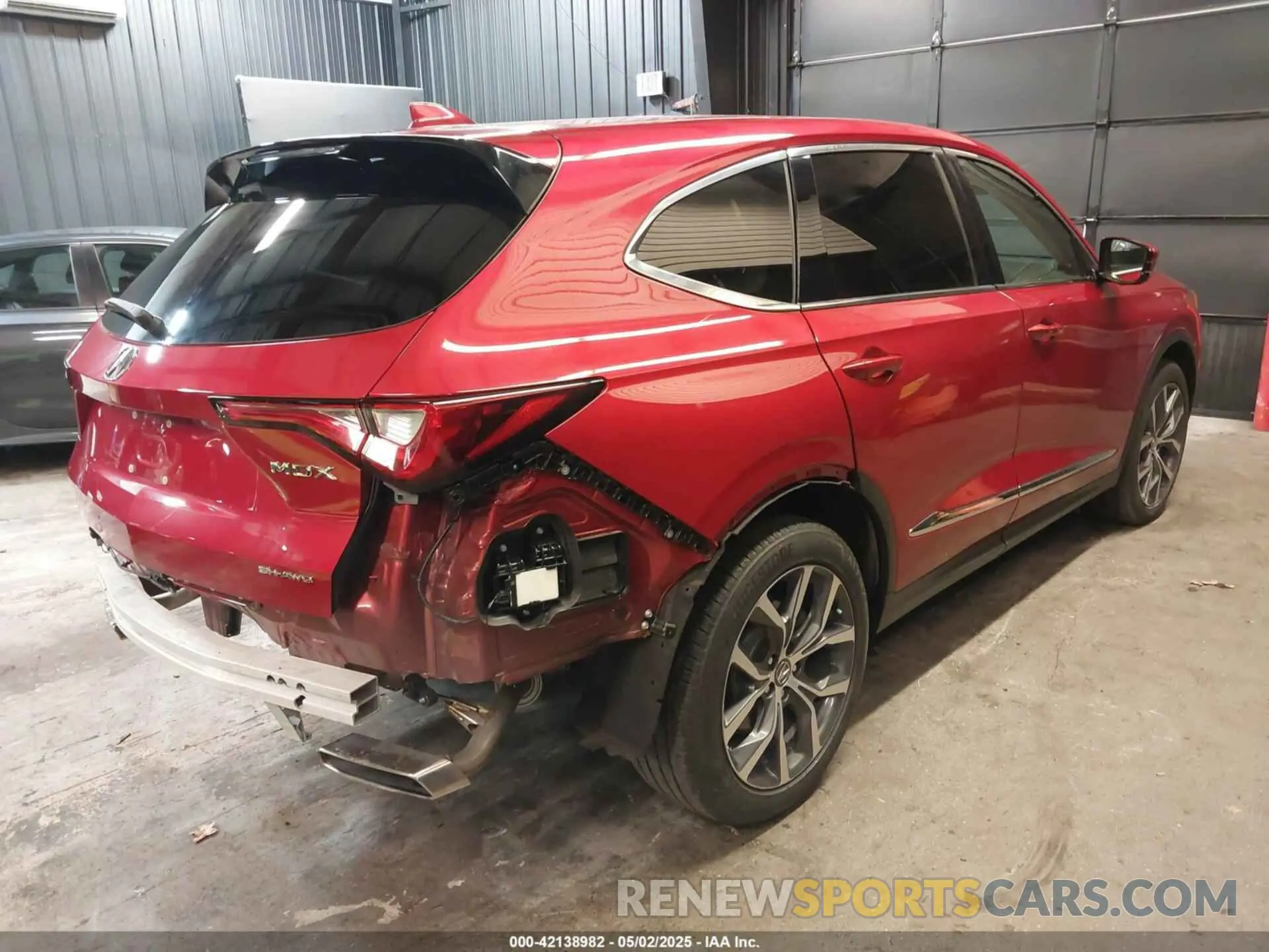 4 Photograph of a damaged car 5J8YE1H42NL039388 ACURA MDX 2022