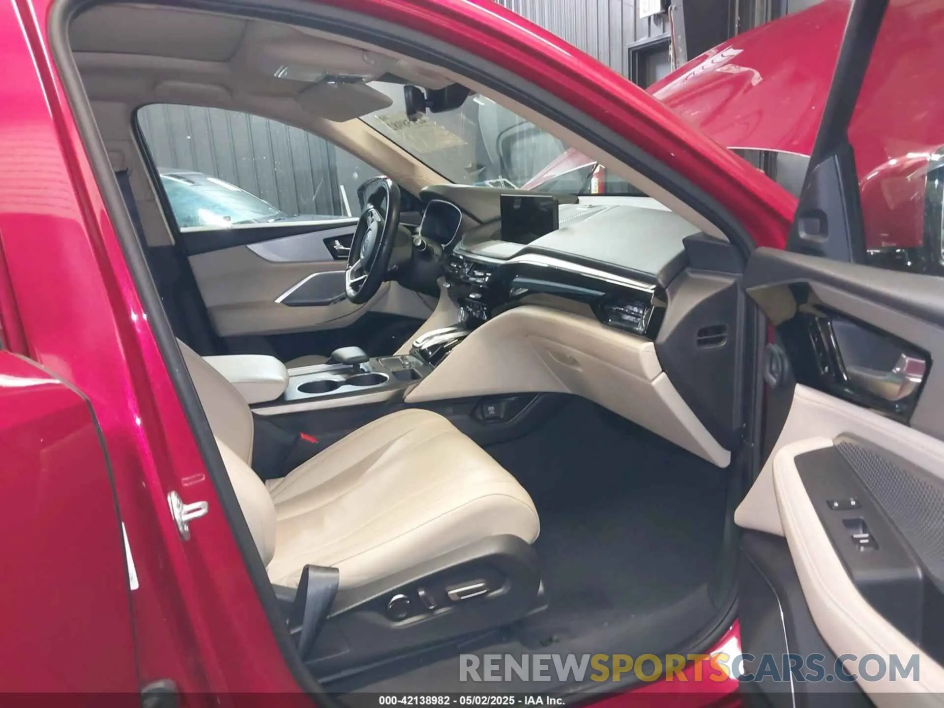 5 Photograph of a damaged car 5J8YE1H42NL039388 ACURA MDX 2022