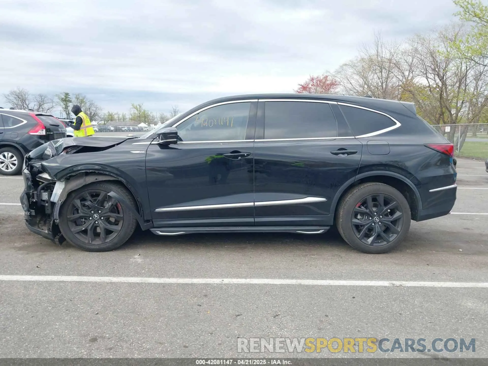 14 Photograph of a damaged car 5J8YE1H44NL036511 ACURA MDX 2022