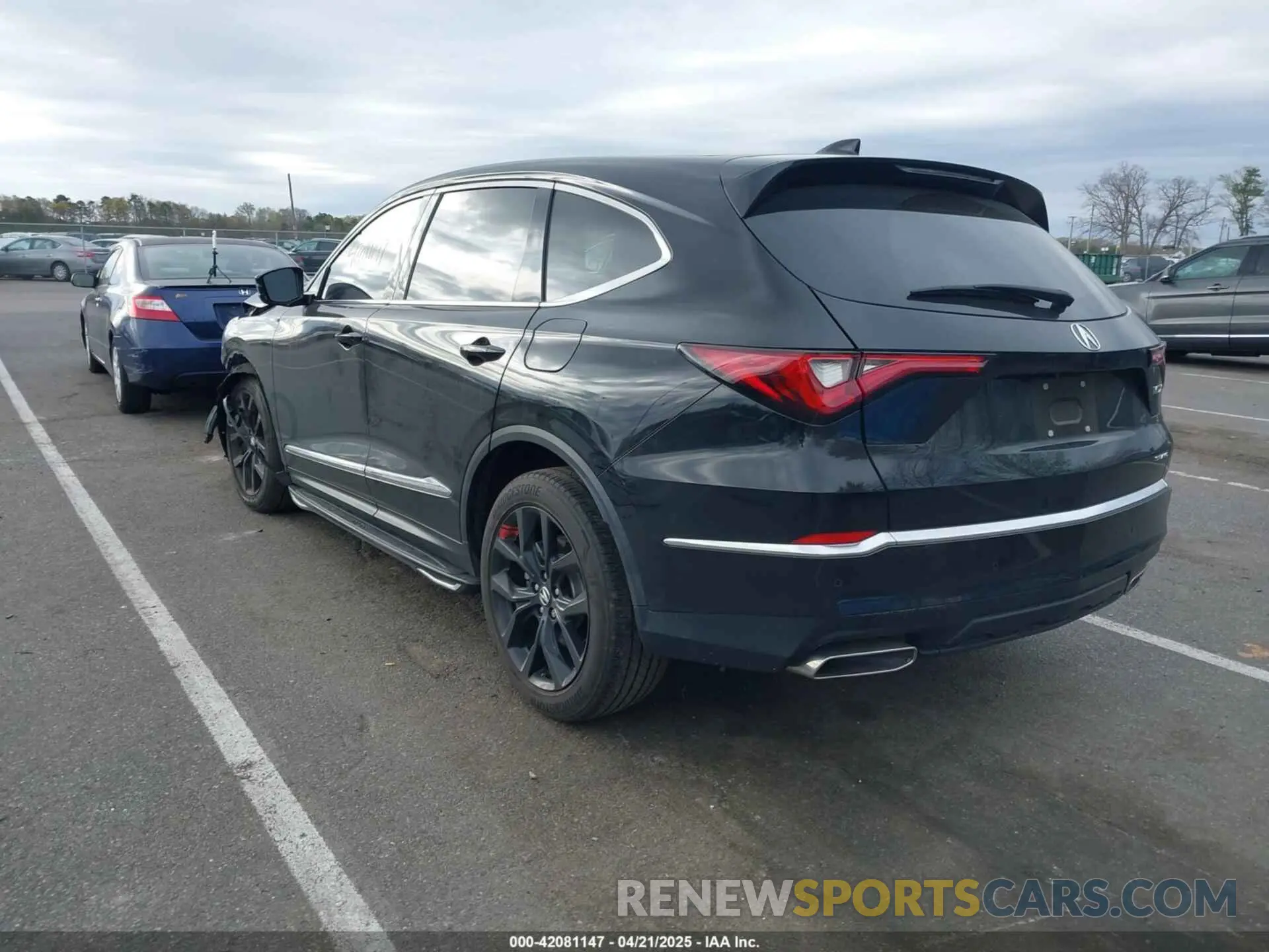 3 Photograph of a damaged car 5J8YE1H44NL036511 ACURA MDX 2022