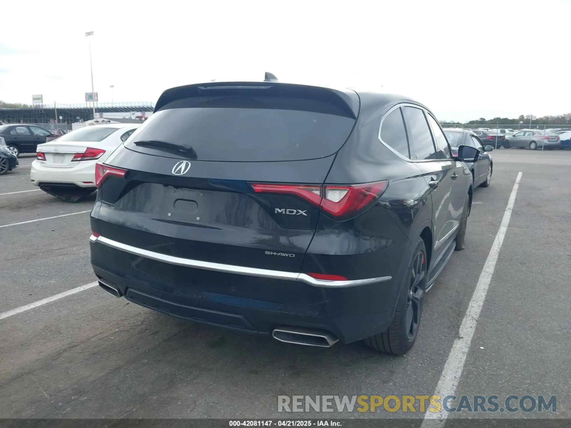 4 Photograph of a damaged car 5J8YE1H44NL036511 ACURA MDX 2022