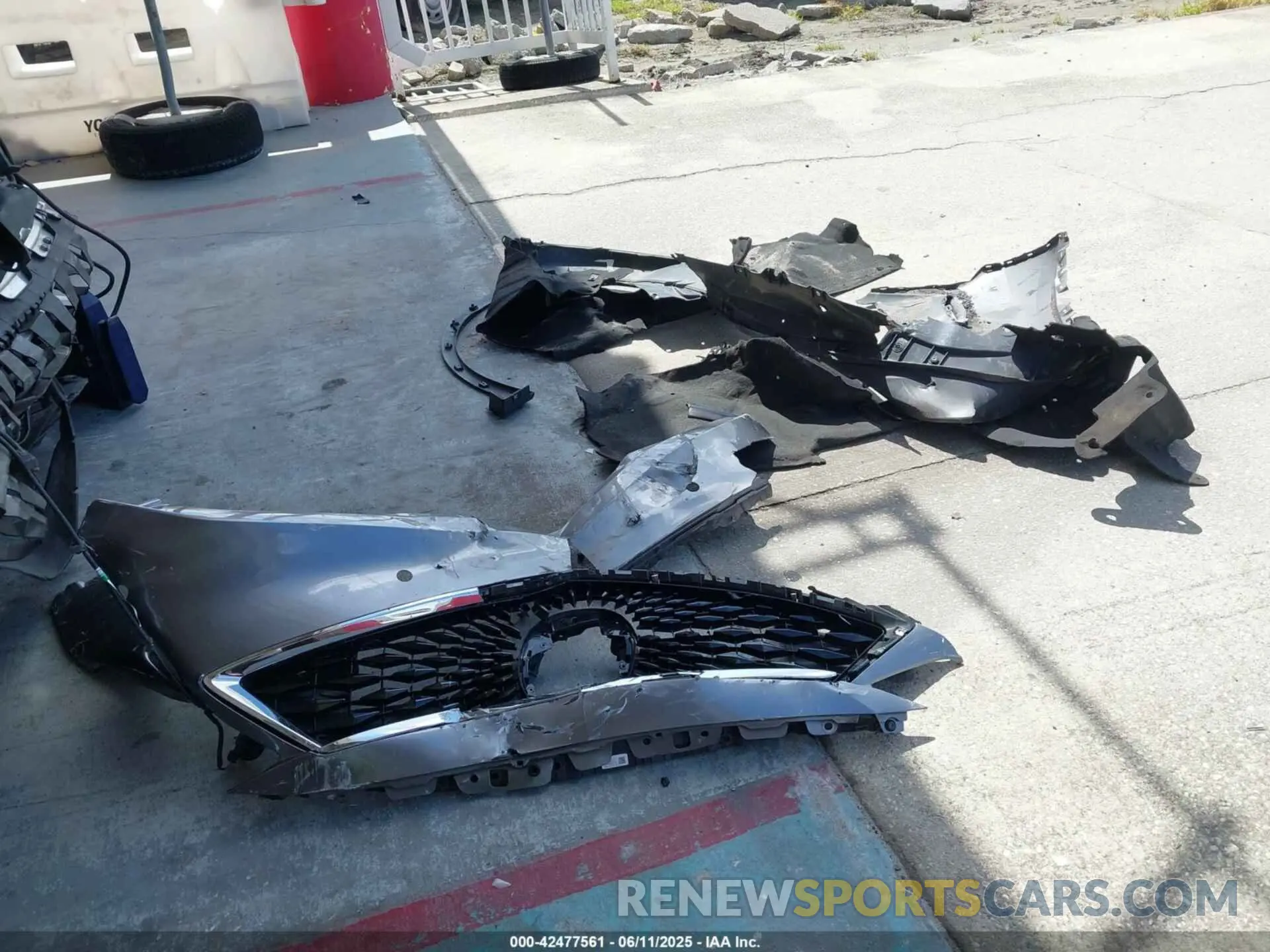 12 Photograph of a damaged car 5J8YE1H45NL027204 ACURA MDX 2022