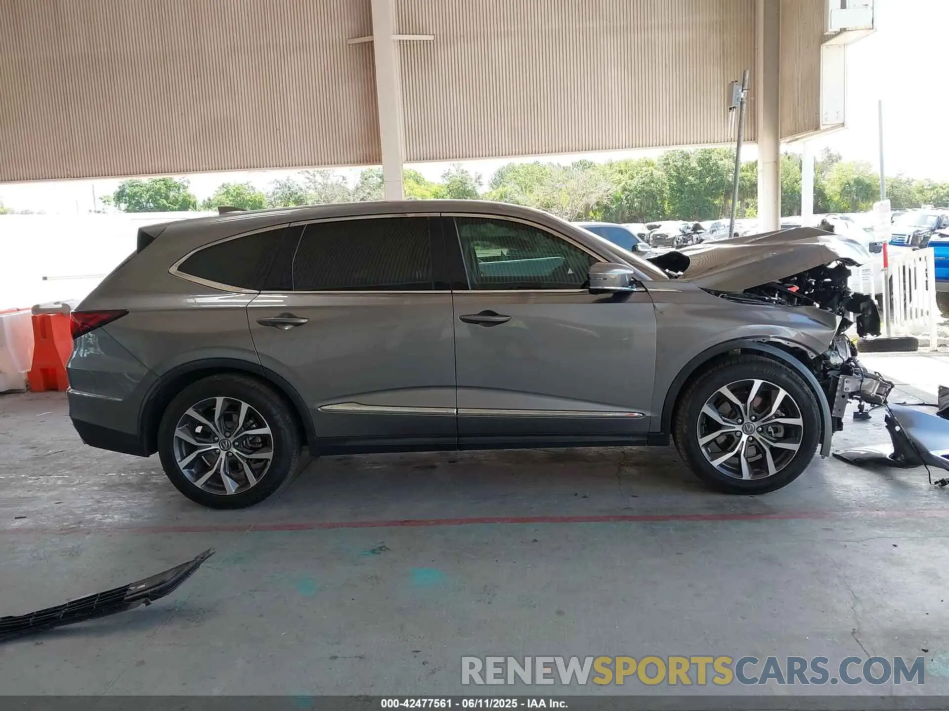 14 Photograph of a damaged car 5J8YE1H45NL027204 ACURA MDX 2022