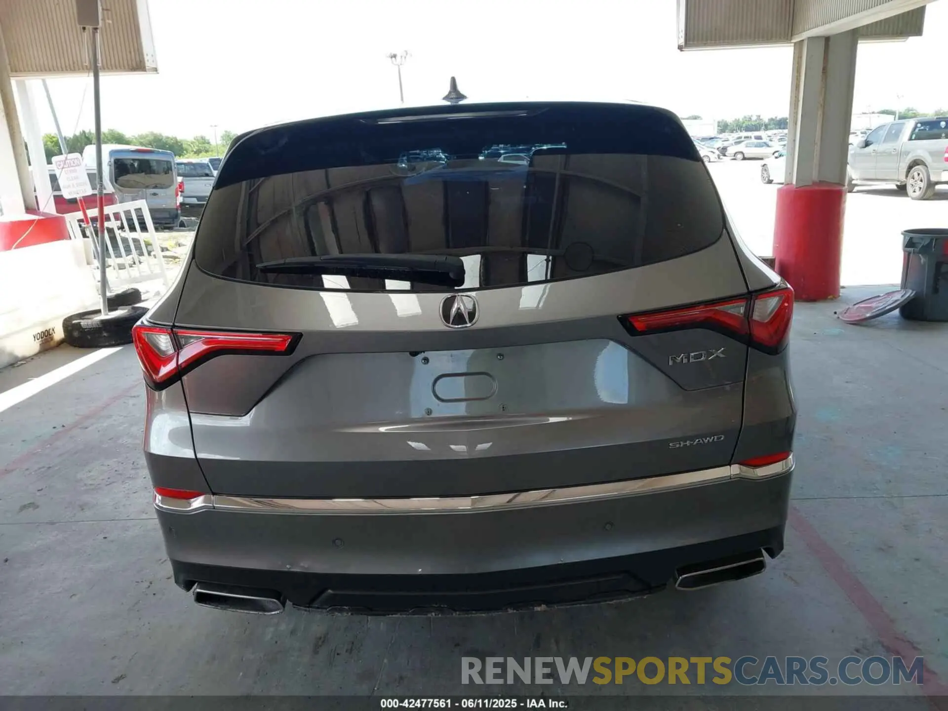 17 Photograph of a damaged car 5J8YE1H45NL027204 ACURA MDX 2022
