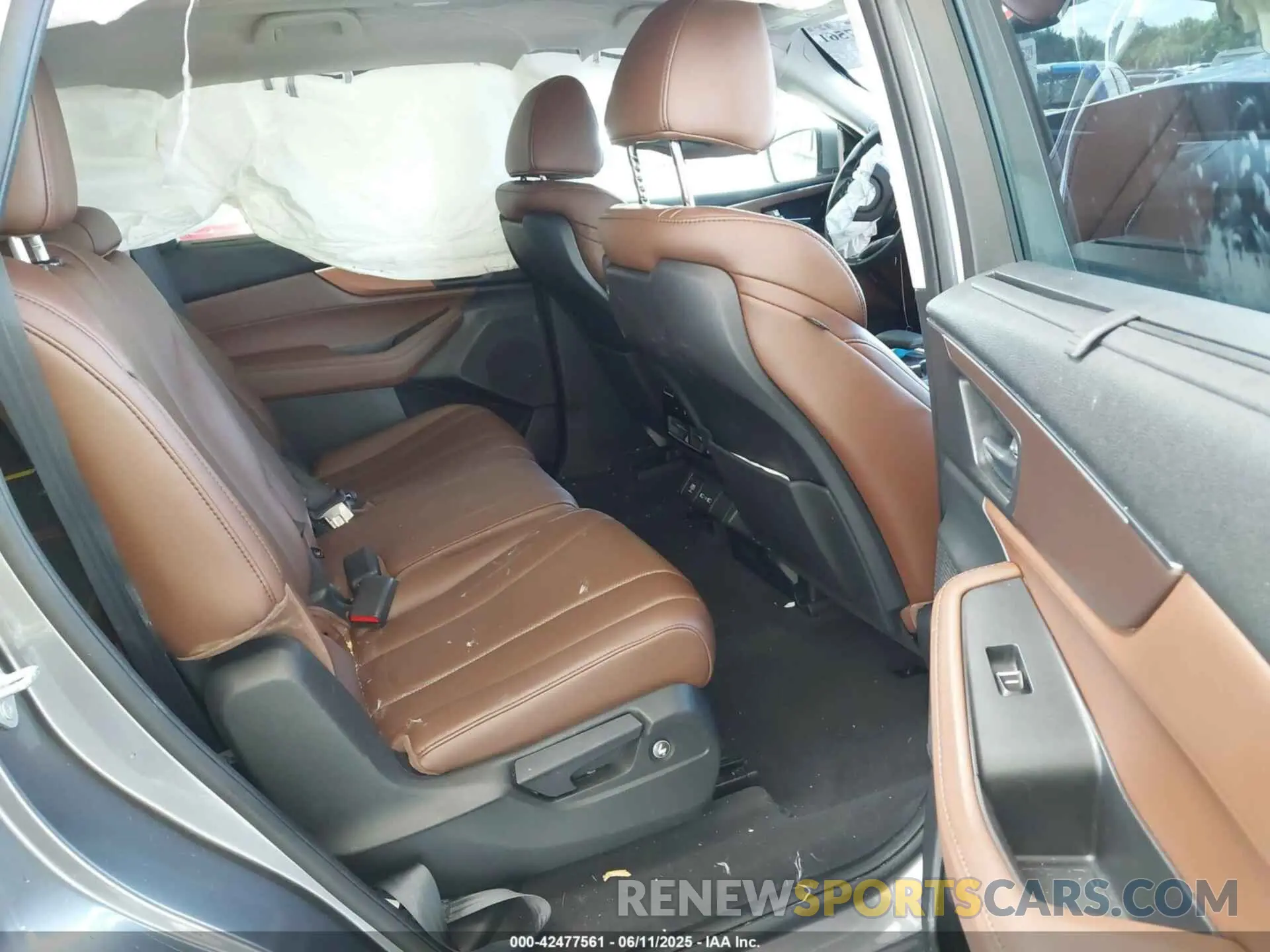 8 Photograph of a damaged car 5J8YE1H45NL027204 ACURA MDX 2022