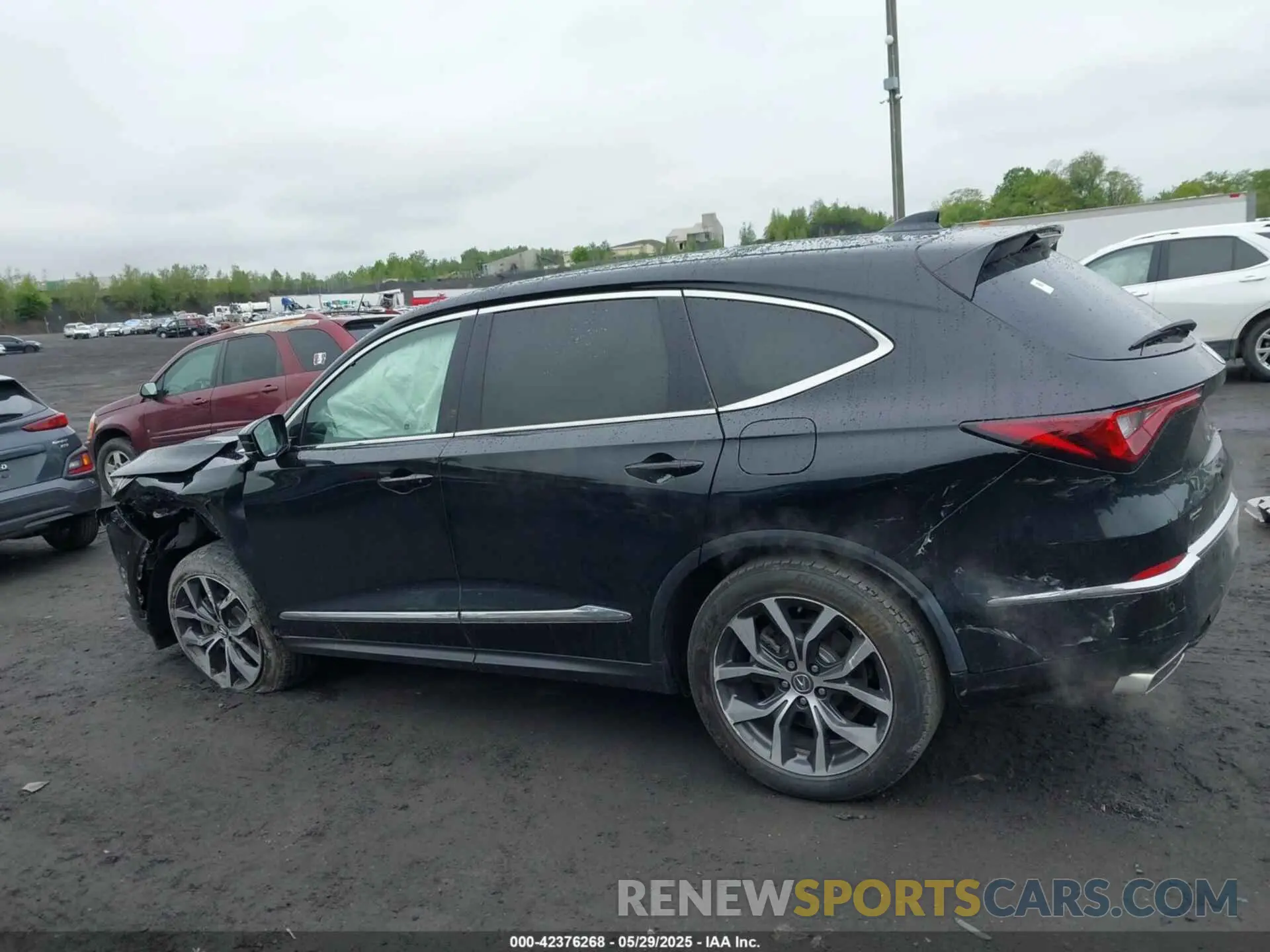 14 Photograph of a damaged car 5J8YE1H49NL006243 ACURA MDX 2022