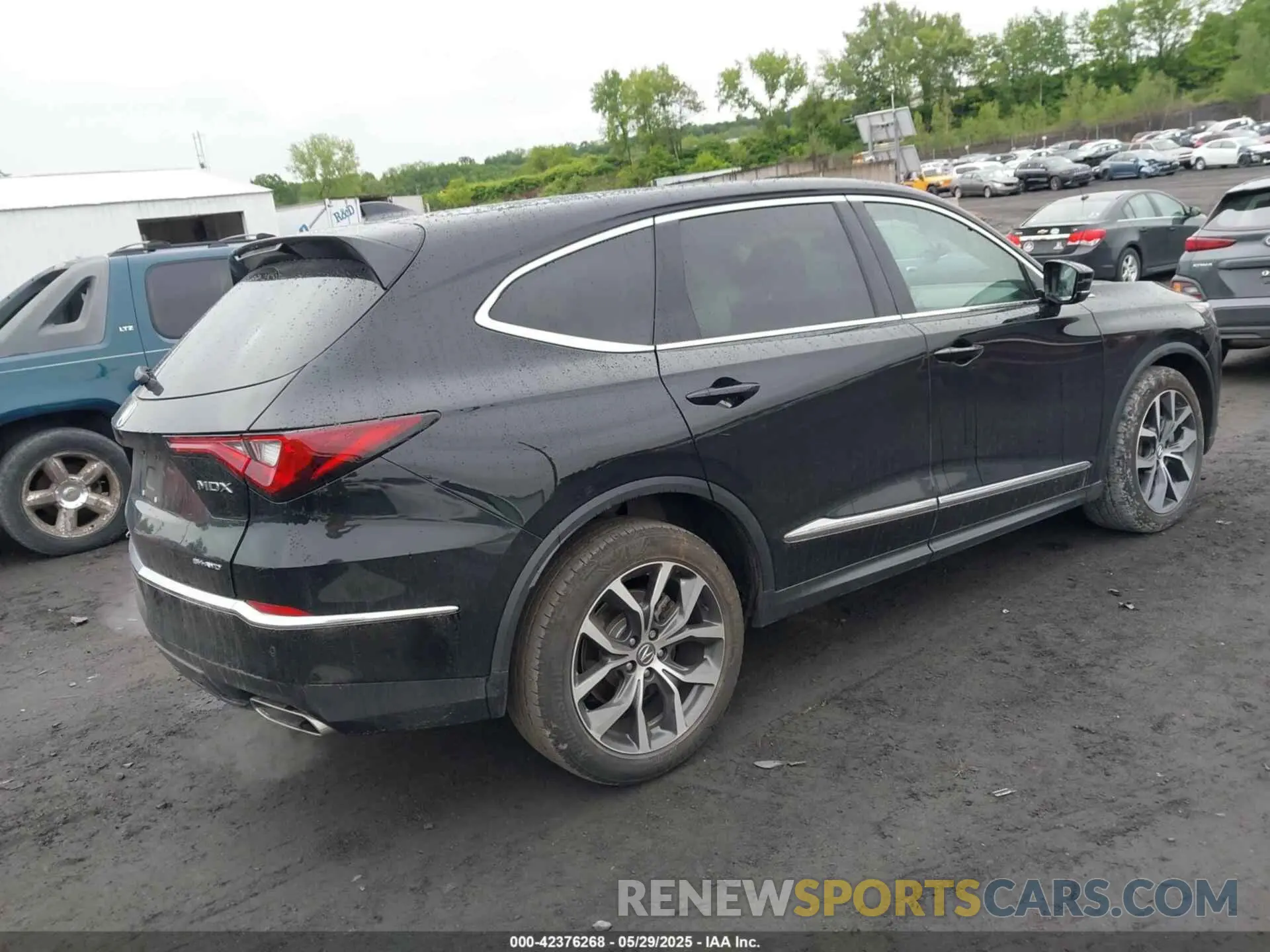 4 Photograph of a damaged car 5J8YE1H49NL006243 ACURA MDX 2022