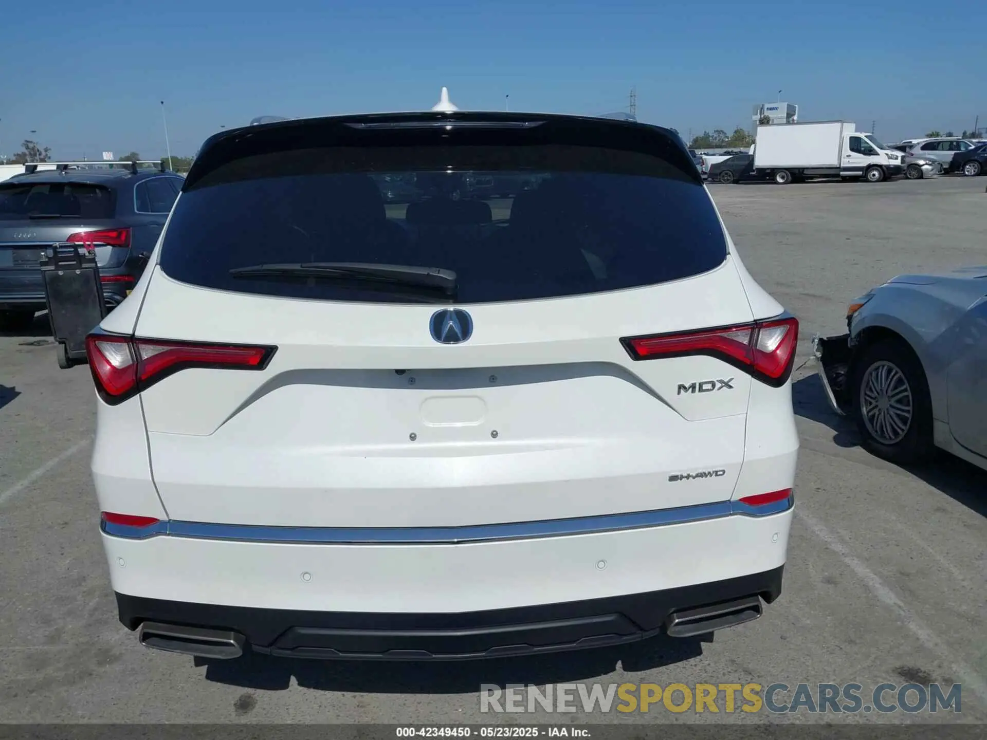 15 Photograph of a damaged car 5J8YE1H81NL039949 ACURA MDX 2022