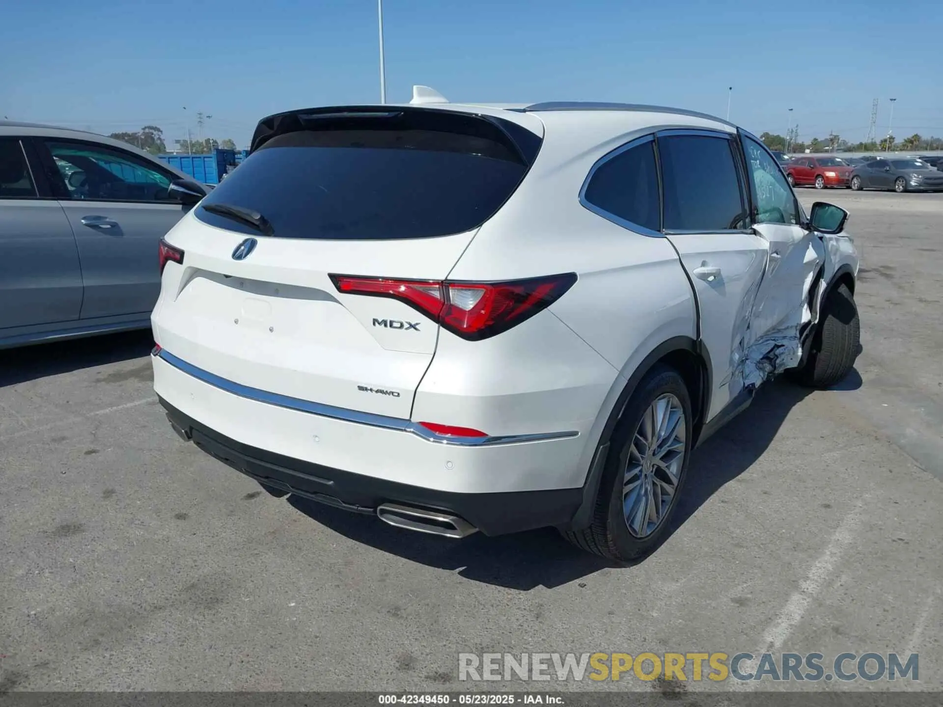 4 Photograph of a damaged car 5J8YE1H81NL039949 ACURA MDX 2022