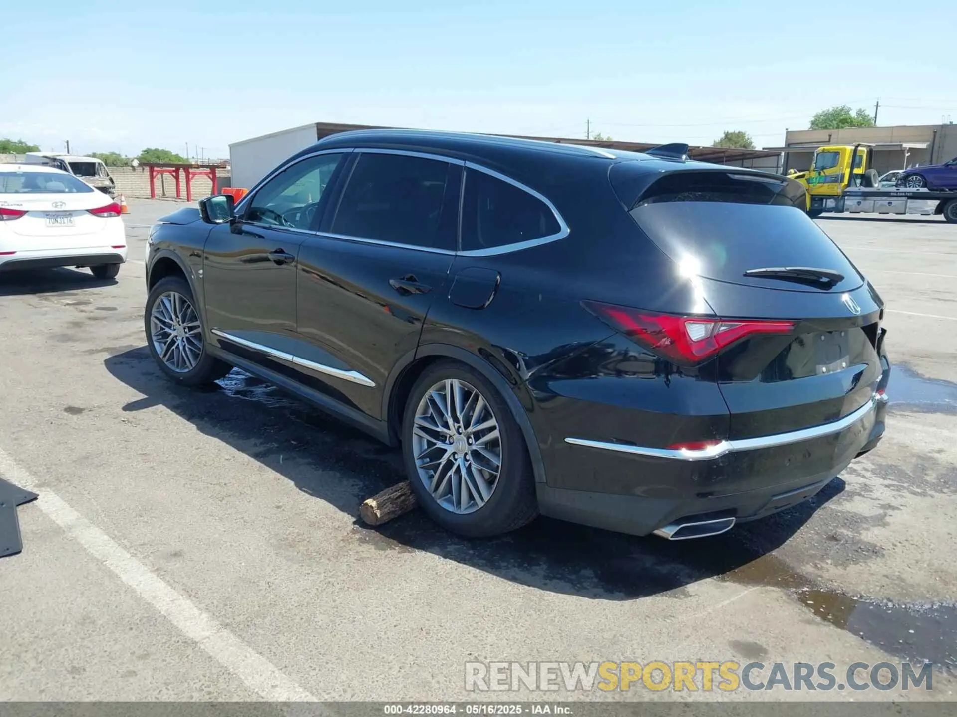 3 Photograph of a damaged car 5J8YE1H85NL008834 ACURA MDX 2022